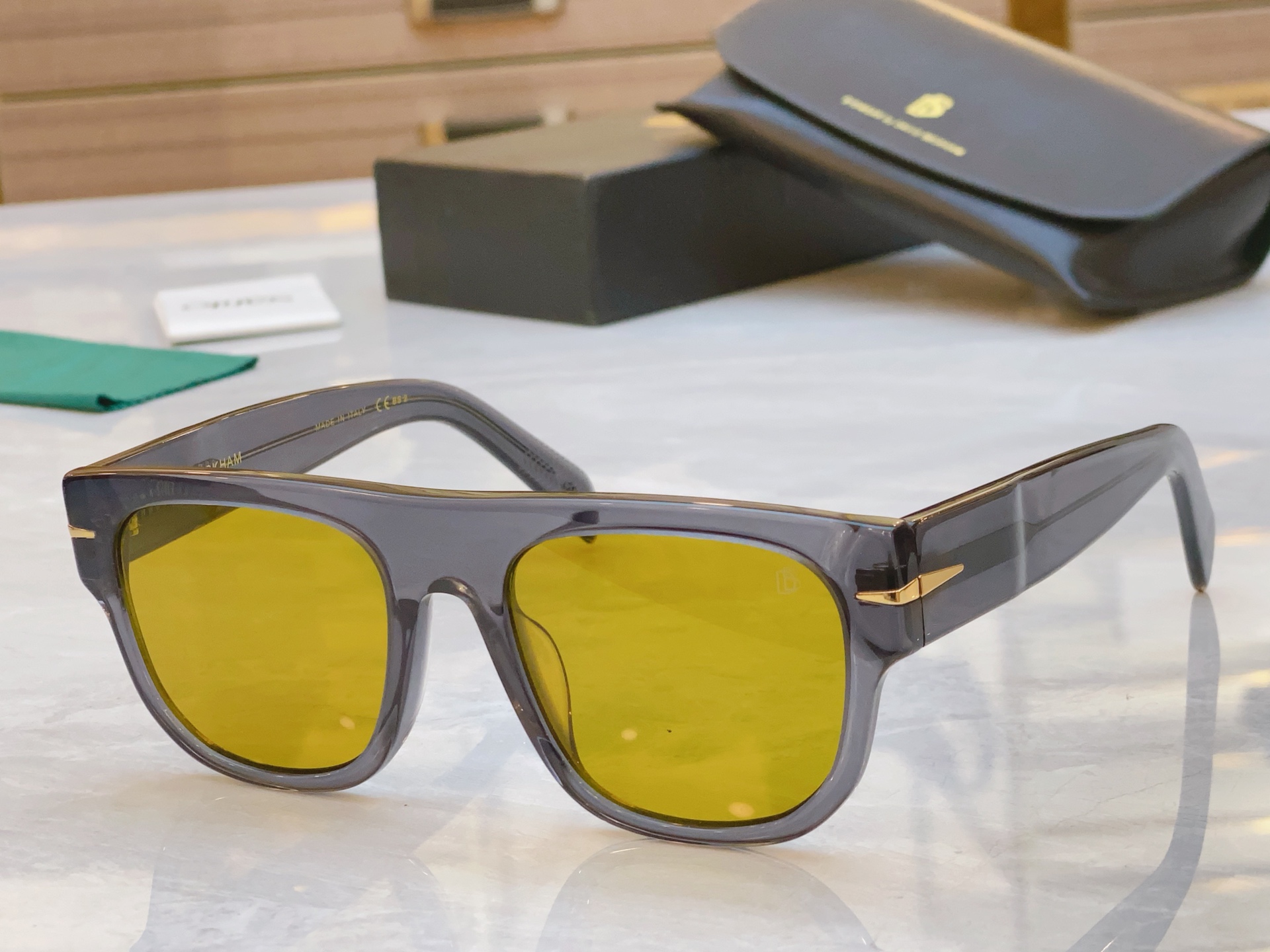 ，【DAVID BECKH*】贝克*汉姆新款太阳镜🕶️，MODEL：DB7044/S，SIZE：54口2
