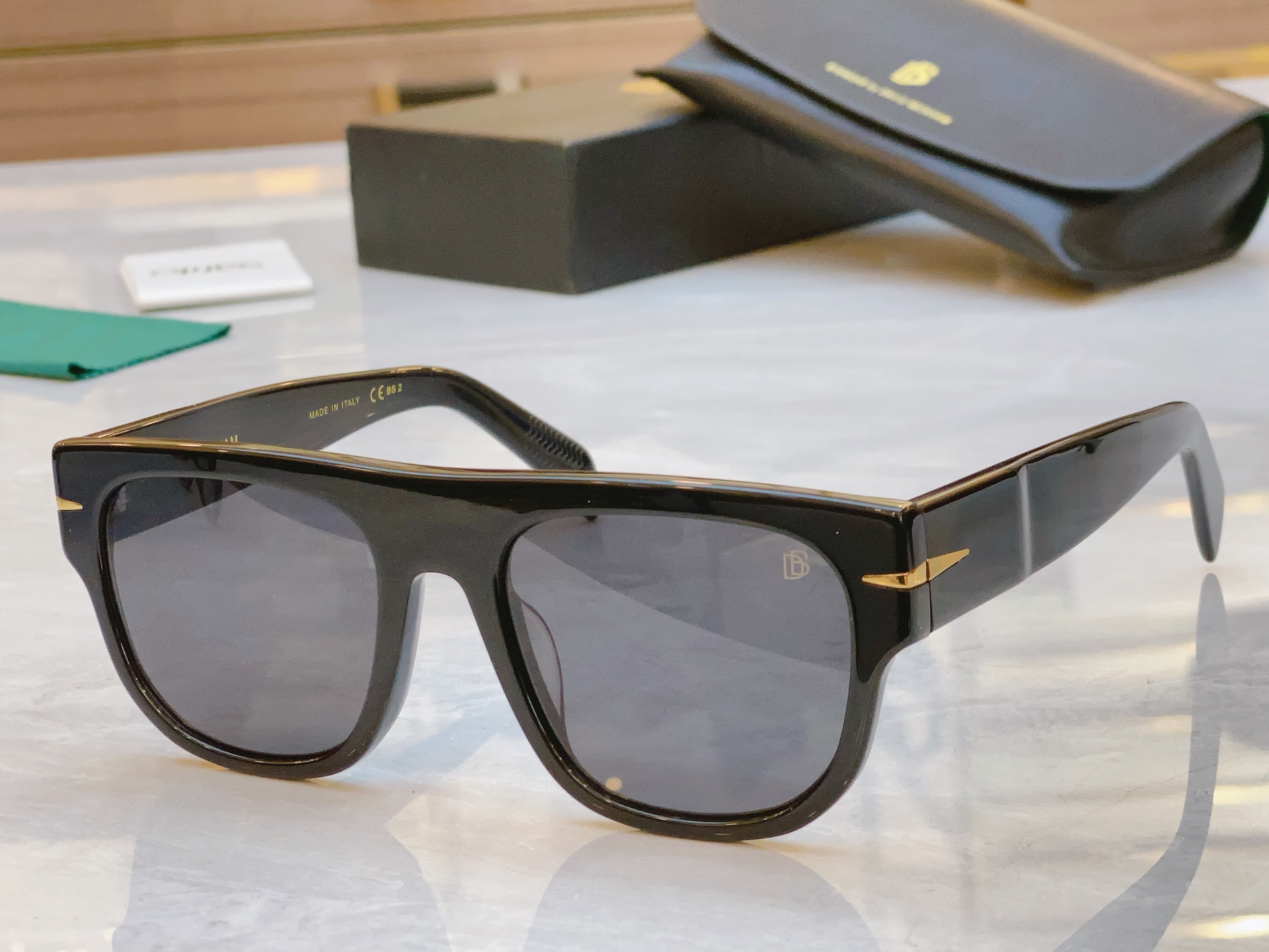 ，【DAVID BECKH*】贝克*汉姆新款太阳镜🕶️，MODEL：DB7044/S，SIZE：54口2