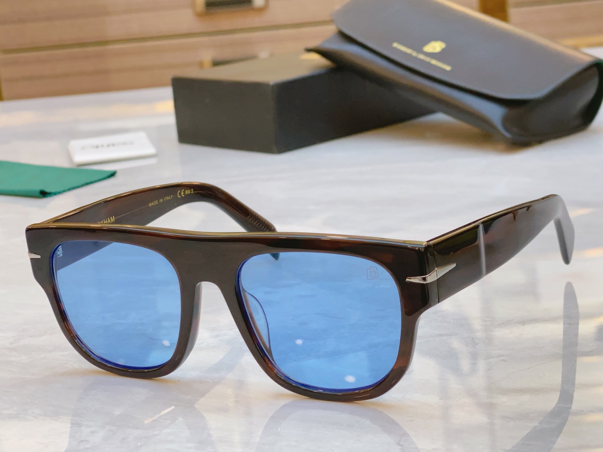 ，【DAVID BECKH*】贝克*汉姆新款太阳镜🕶️，MODEL：DB7044/S，SIZE：54口2