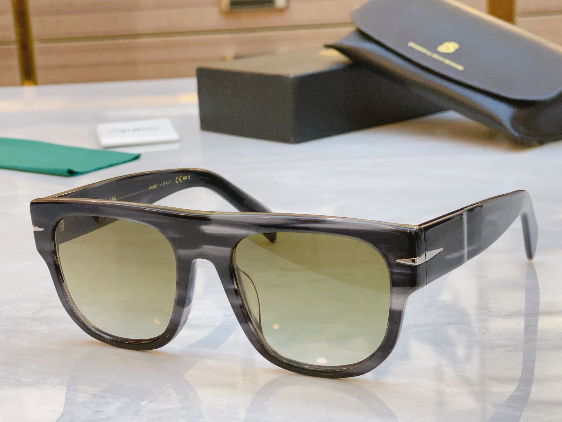 ，【DAVID BECKH*】贝克*汉姆新款太阳镜🕶️，MODEL：DB7044/S，SIZE：54口2