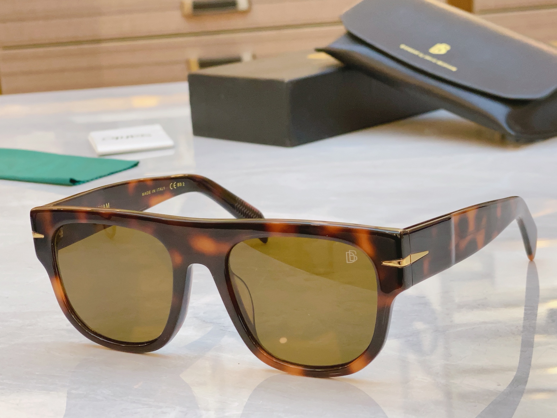，【DAVID BECKH*】贝克*汉姆新款太阳镜🕶️，MODEL：DB7044/S，SIZE：54口2