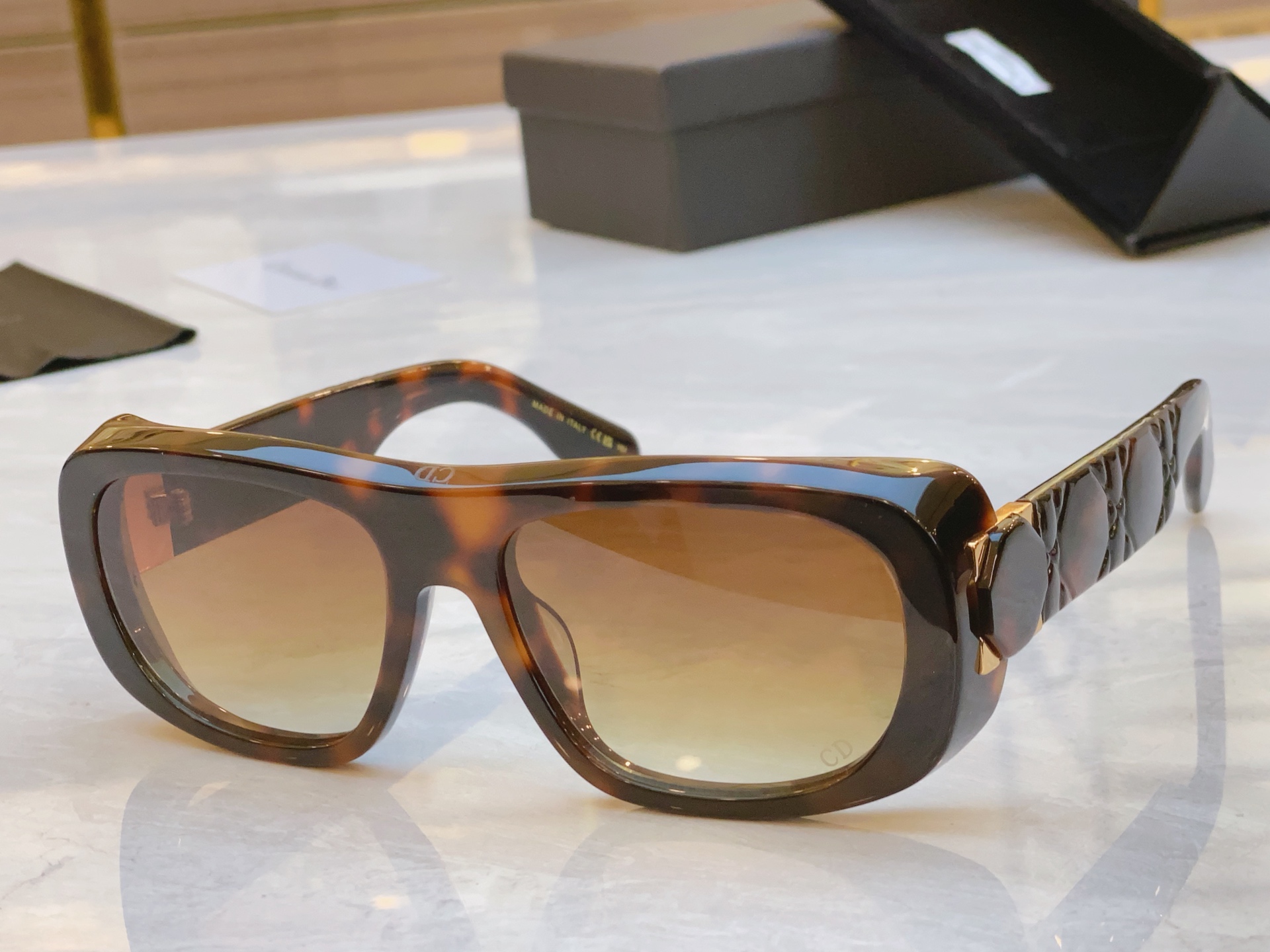 ，【DIO* 】迪*奥新款太阳镜，MODEL：Lady 95.22 S1I，SIZE：59口18-130