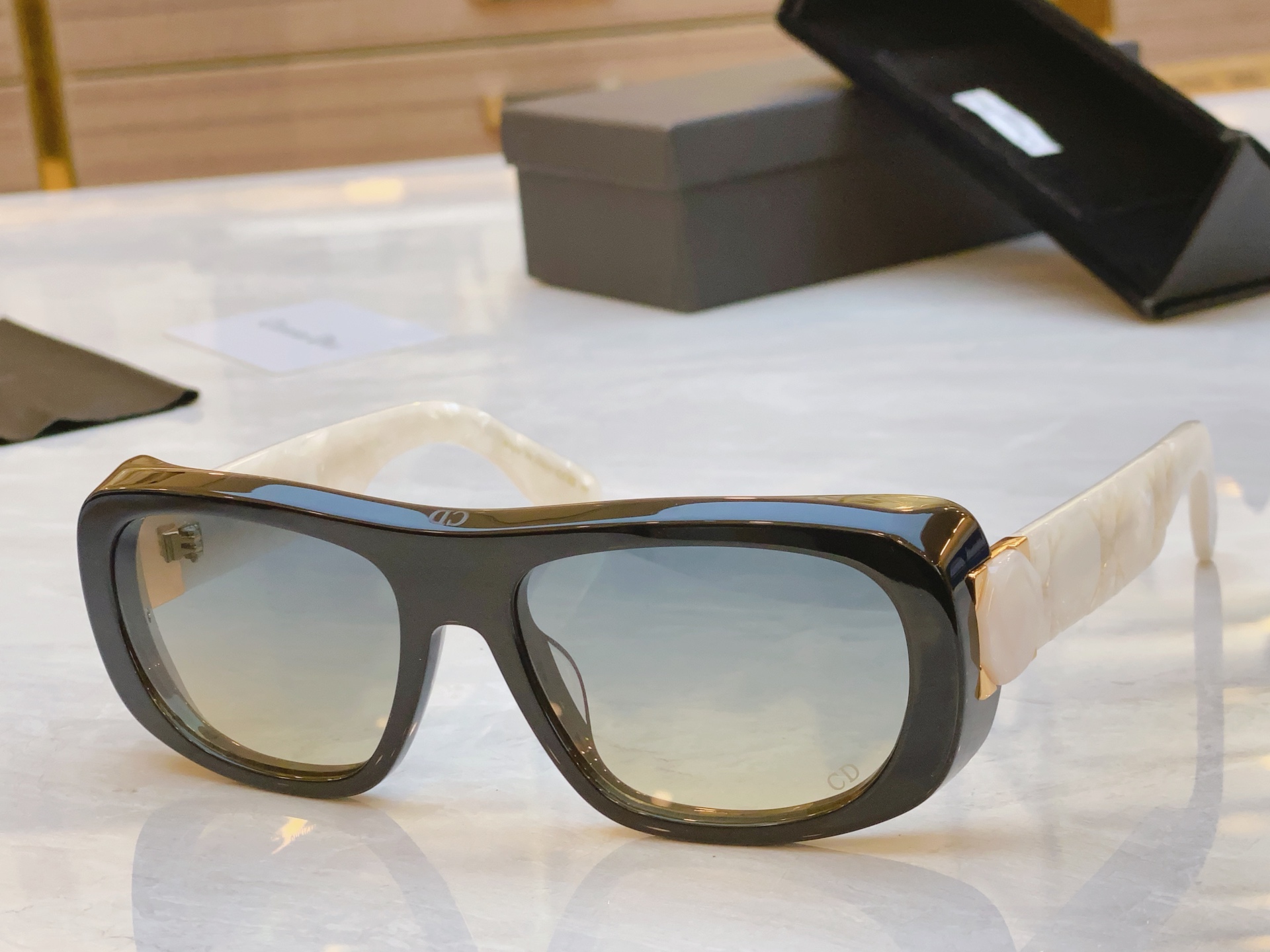 ，【DIO* 】迪*奥新款太阳镜，MODEL：Lady 95.22 S1I，SIZE：59口18-130