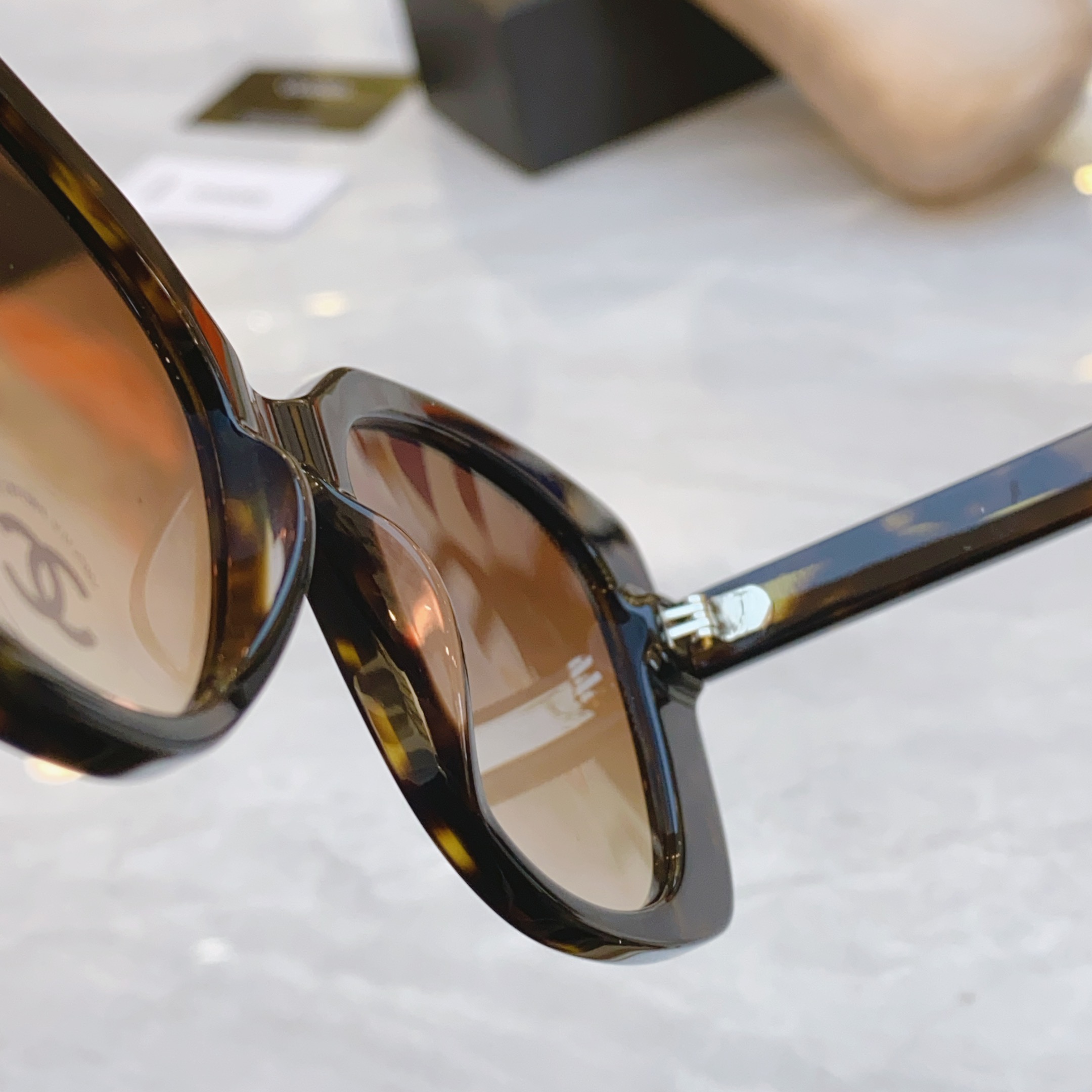 ，【CHANE*】香奈儿新款太阳镜🕶️🕶️，MODEL：CH5422B，SIZE：53口17-145