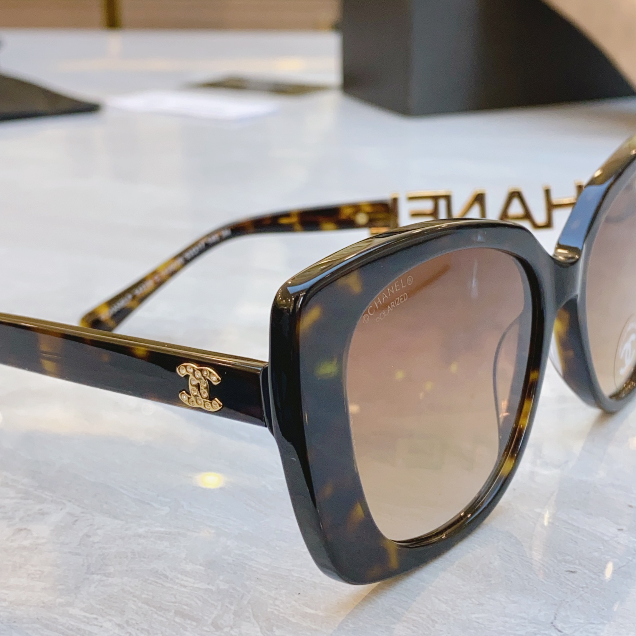 ，【CHANE*】香奈儿新款太阳镜🕶️🕶️，MODEL：CH5422B，SIZE：53口17-145