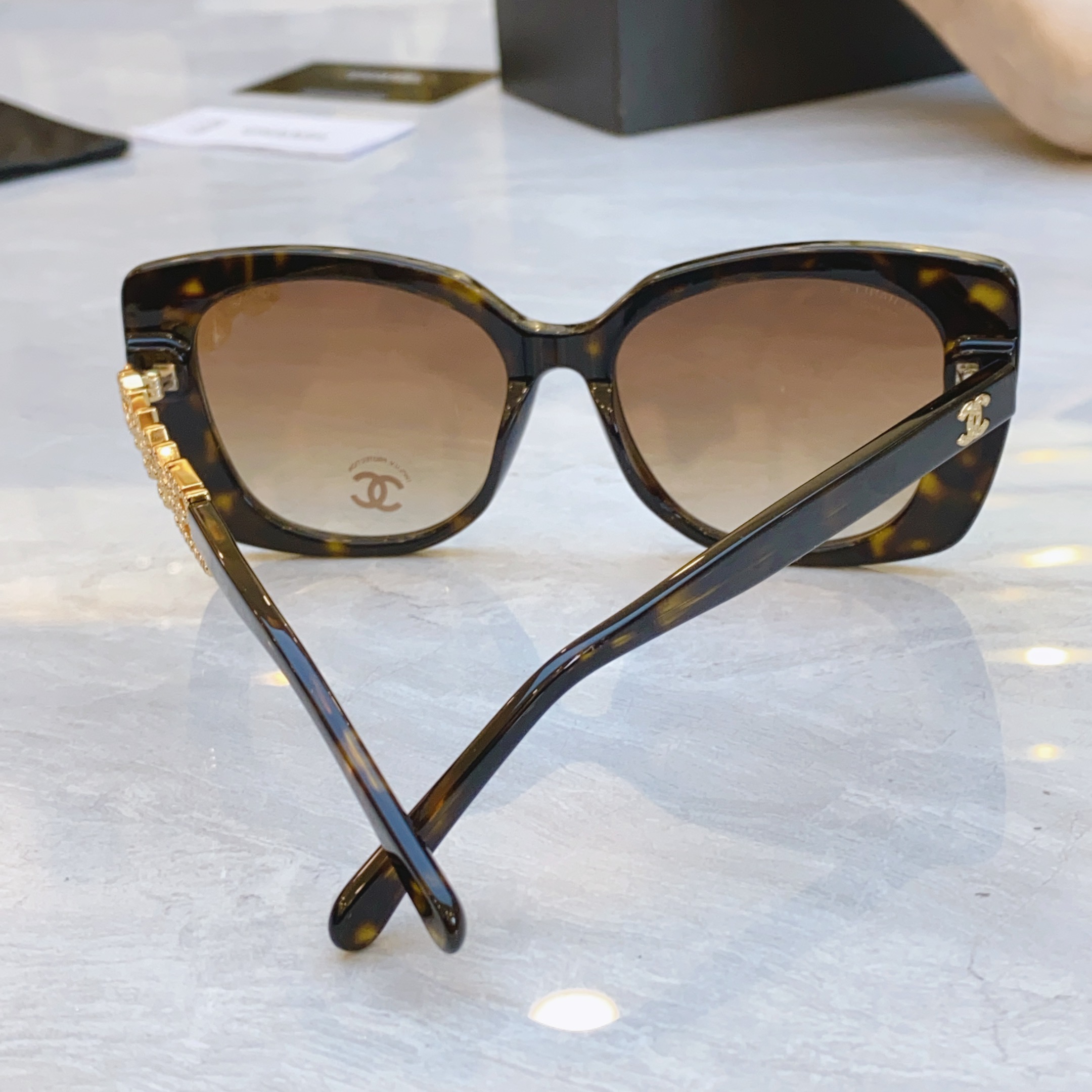，【CHANE*】香奈儿新款太阳镜🕶️🕶️，MODEL：CH5422B，SIZE：53口17-145