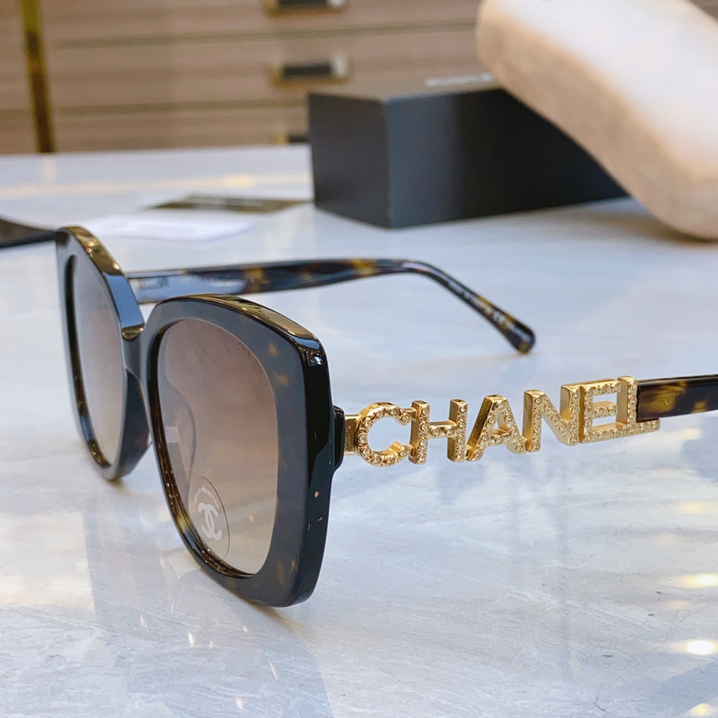 ，【CHANE*】香奈儿新款太阳镜🕶️🕶️，MODEL：CH5422B，SIZE：53口17-145