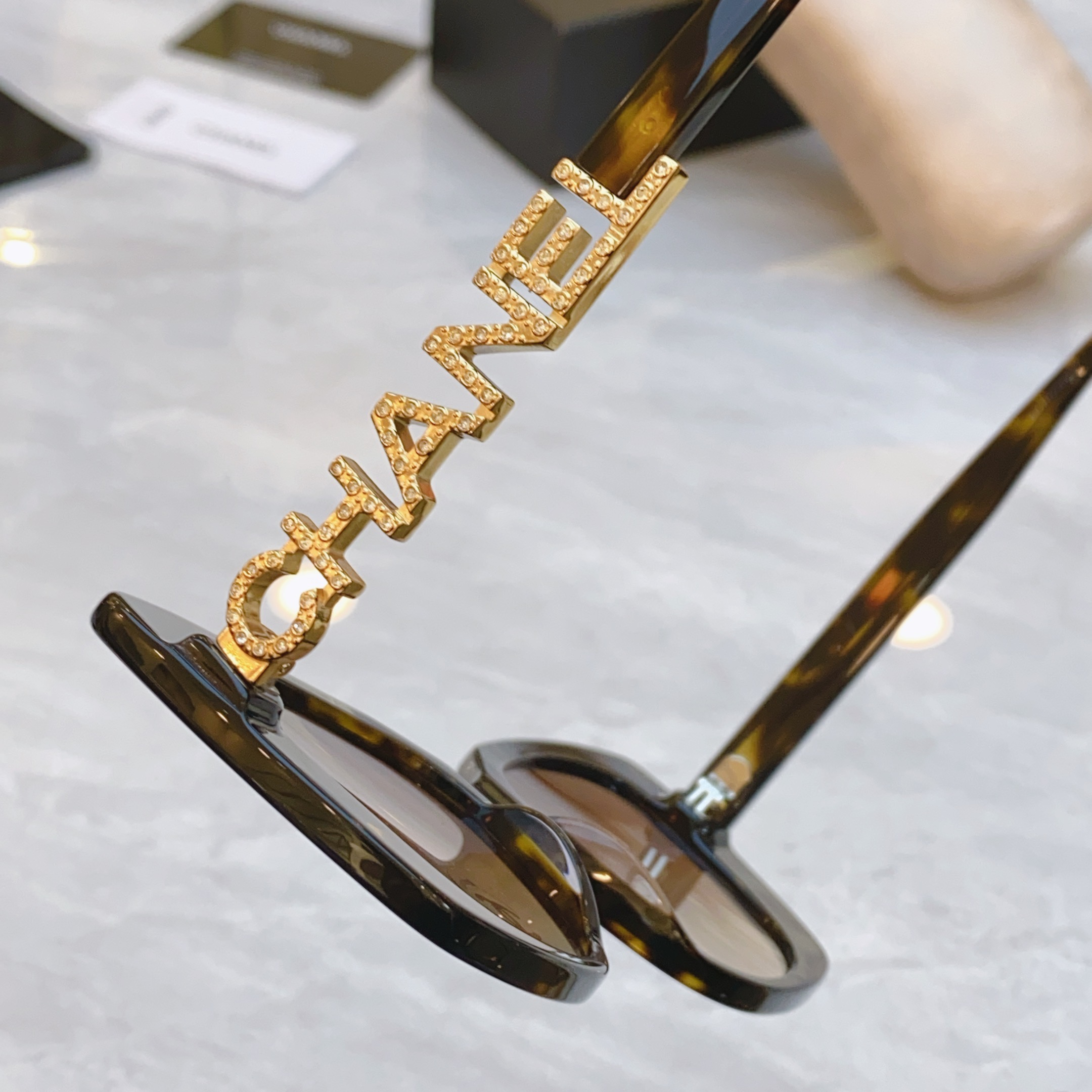，【CHANE*】香奈儿新款太阳镜🕶️🕶️，MODEL：CH5422B，SIZE：53口17-145
