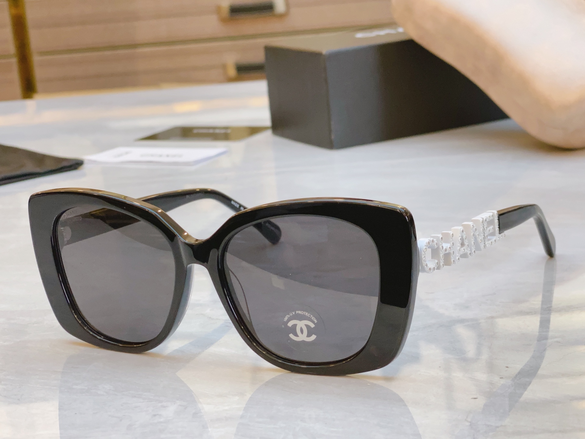 ，【CHANE*】香奈儿新款太阳镜🕶️🕶️，MODEL：CH5422B，SIZE：53口17-145