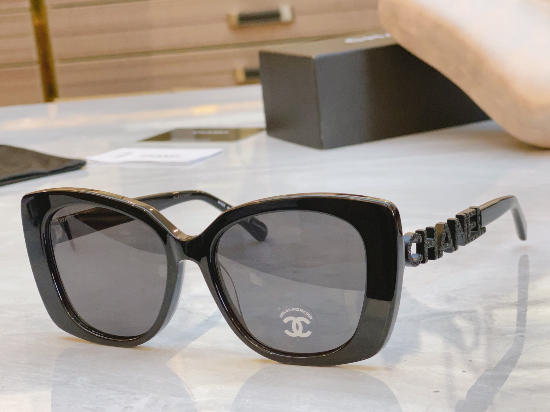 ，【CHANE*】香奈儿新款太阳镜🕶️🕶️，MODEL：CH5422B，SIZE：53口17-145