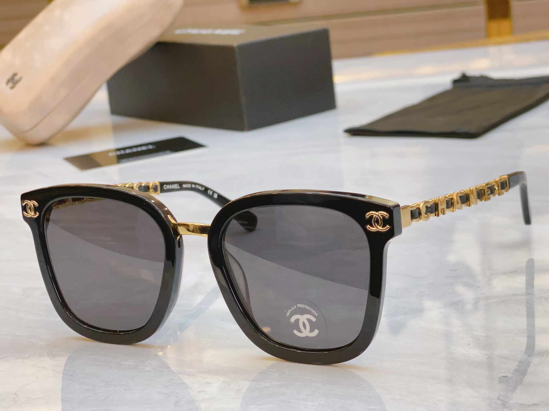 ，【CHANE*】香奈儿新款太阳镜🕶️🕶️，MODEL：CH8030，SIZE：54口22-145