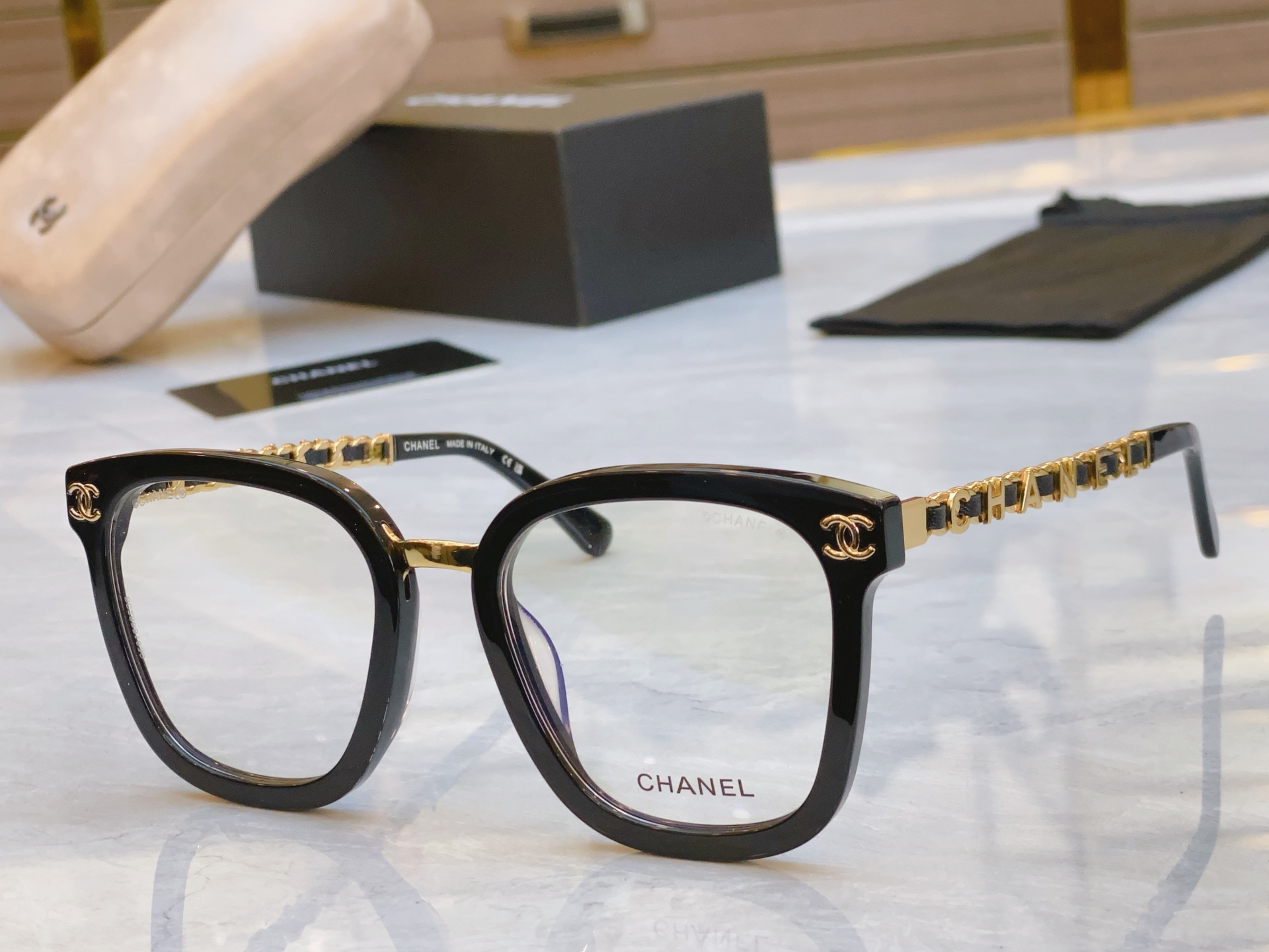 ，【CHANE*】香奈儿新款太阳镜🕶️🕶️，MODEL：CH8030，SIZE：54口22-145