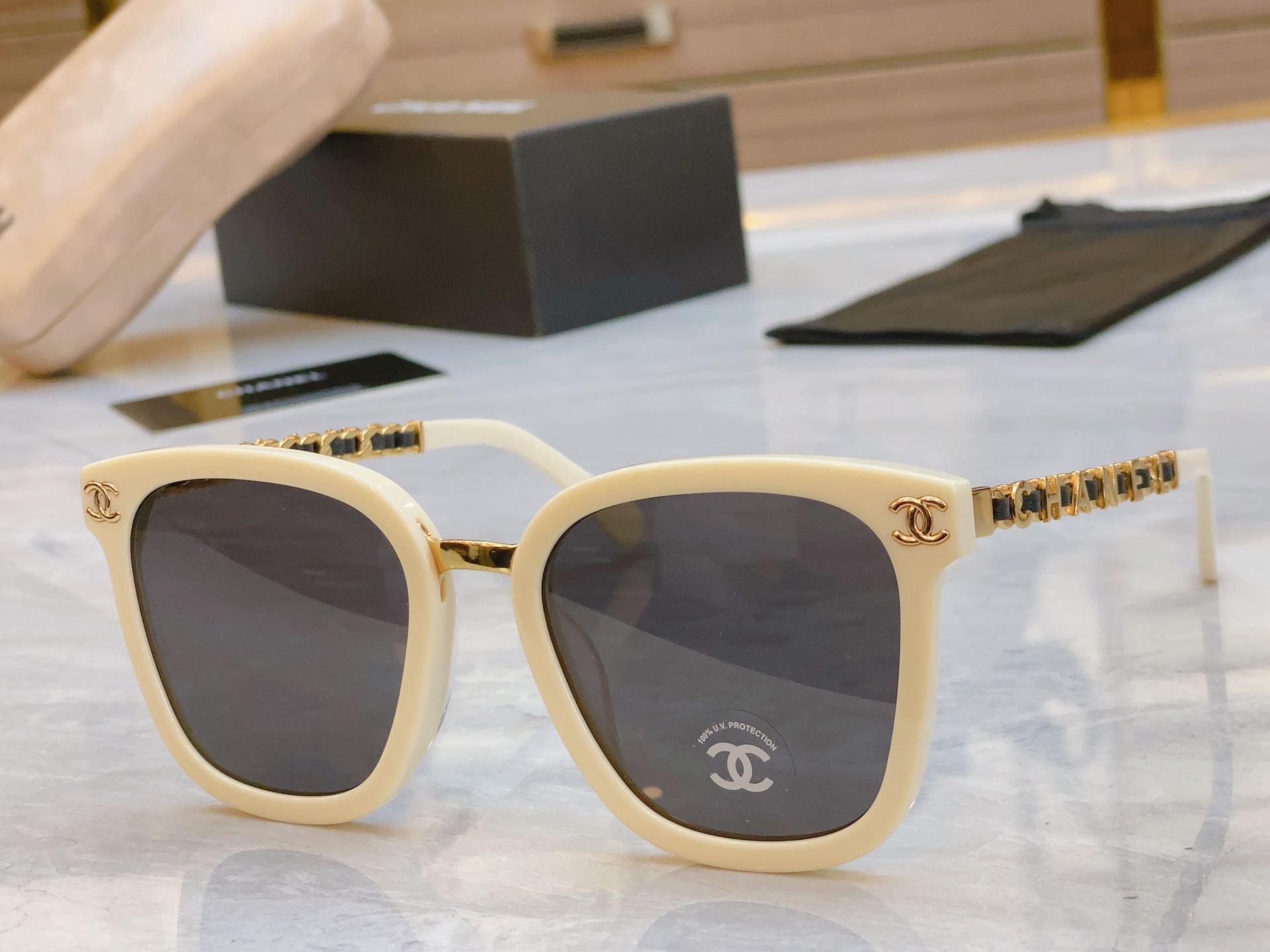 ，【CHANE*】香奈儿新款太阳镜🕶️🕶️，MODEL：CH8030，SIZE：54口22-145