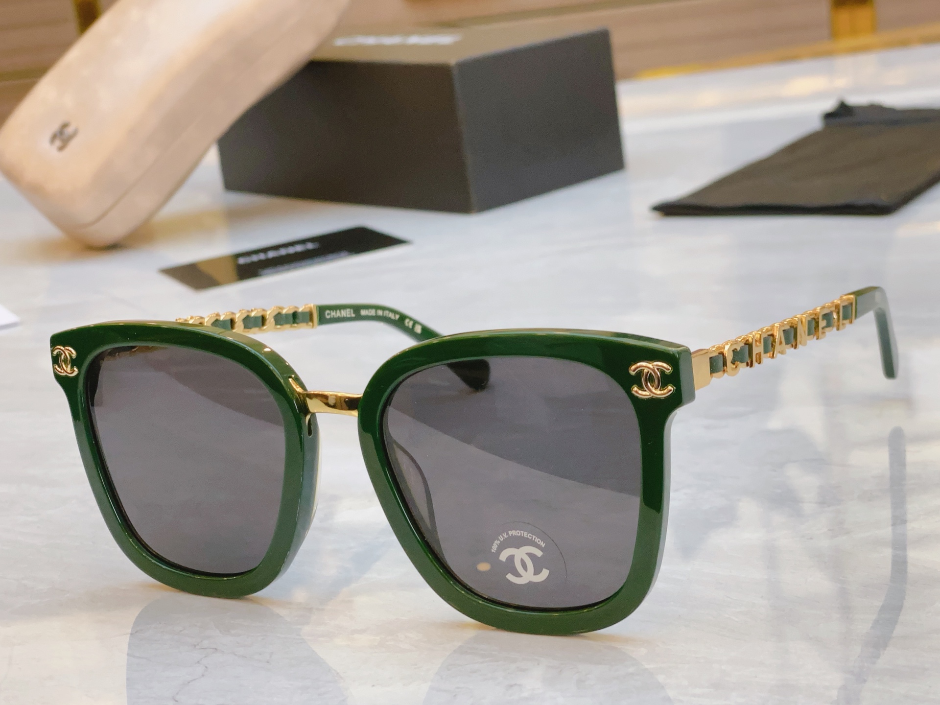 ，【CHANE*】香奈儿新款太阳镜🕶️🕶️，MODEL：CH8030，SIZE：54口22-145