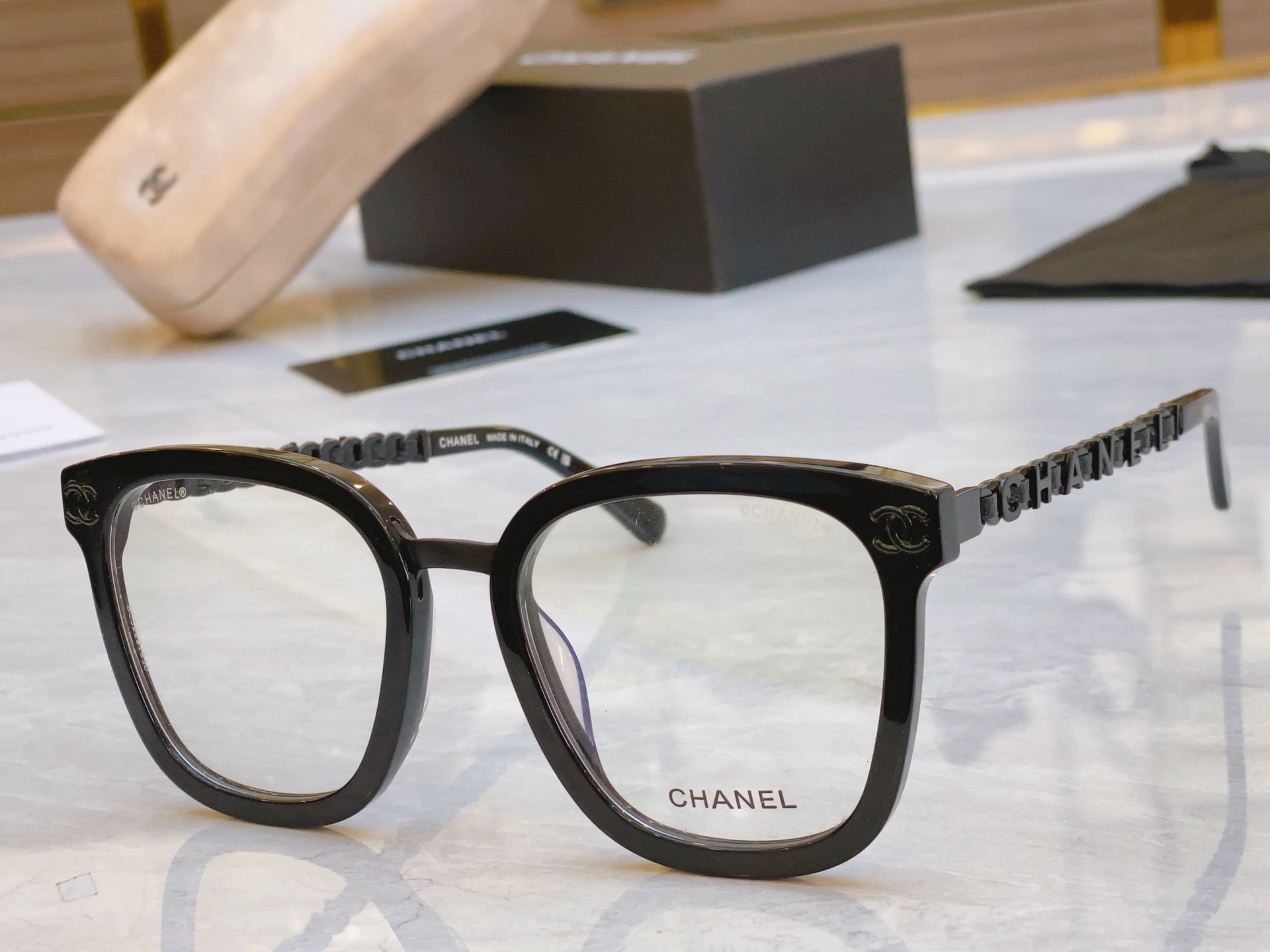 ，【CHANE*】香奈儿新款太阳镜🕶️🕶️，MODEL：CH8030，SIZE：54口22-145