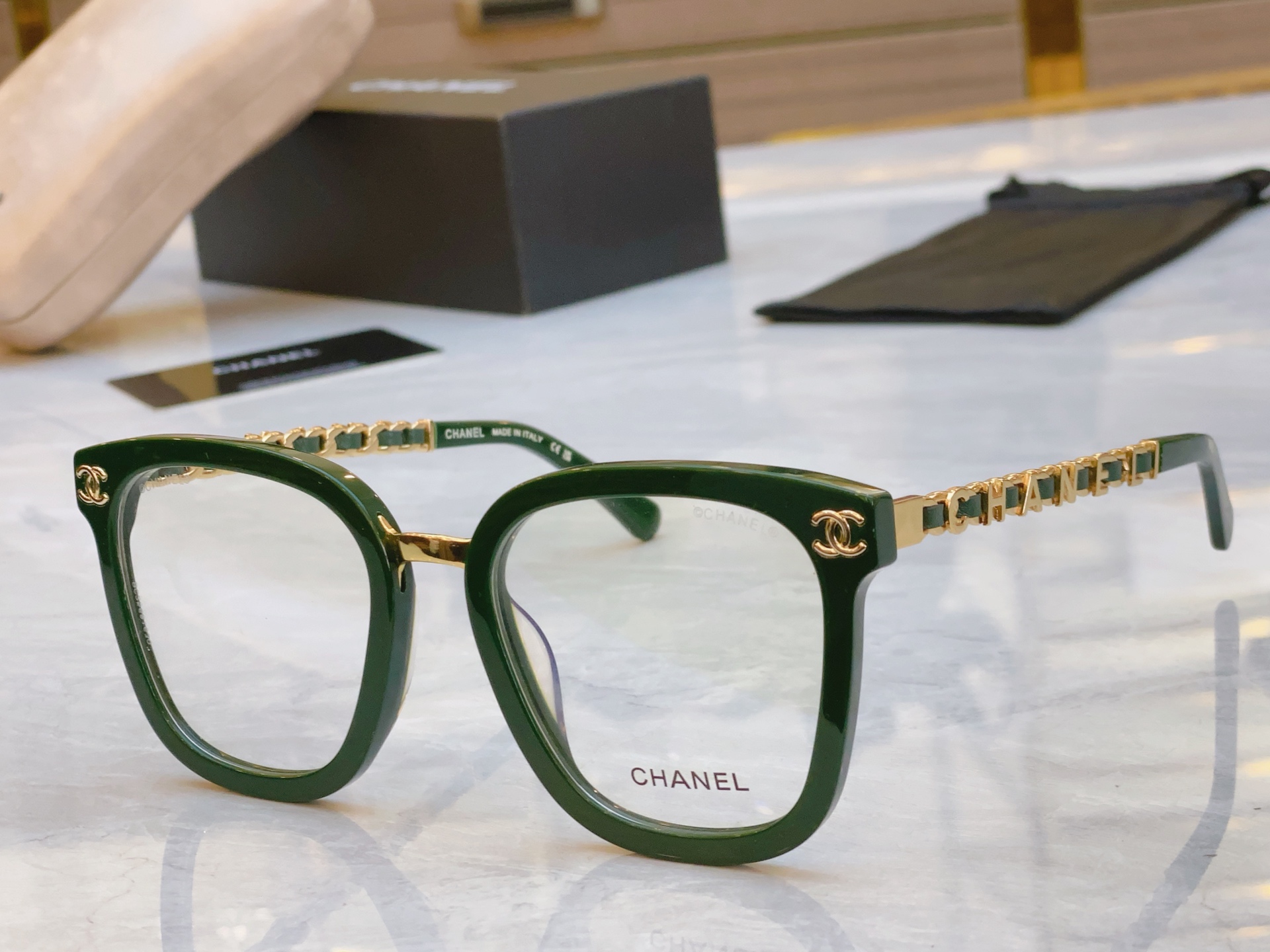 ，【CHANE*】香奈儿新款太阳镜🕶️🕶️，MODEL：CH8030，SIZE：54口22-145