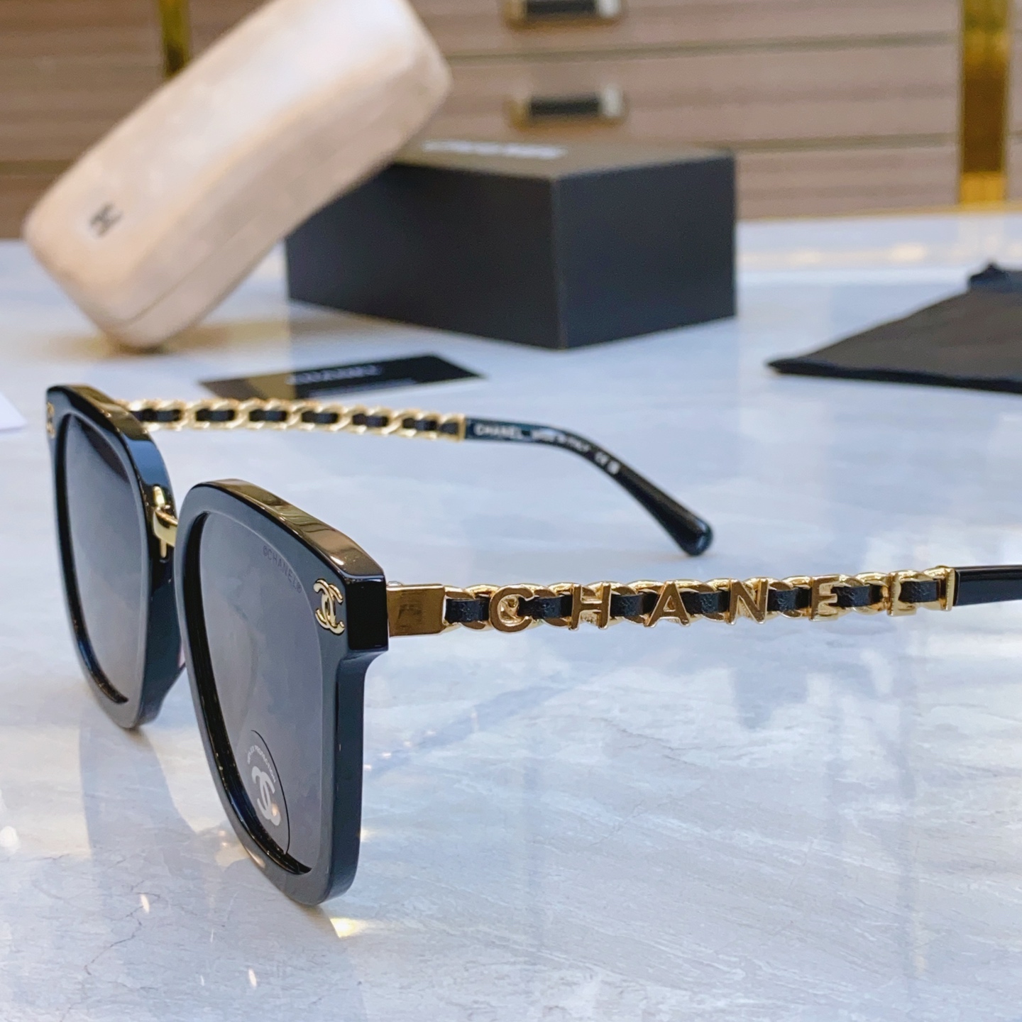 ，【CHANE*】香奈儿新款太阳镜🕶️🕶️，MODEL：CH8030，SIZE：54口22-145