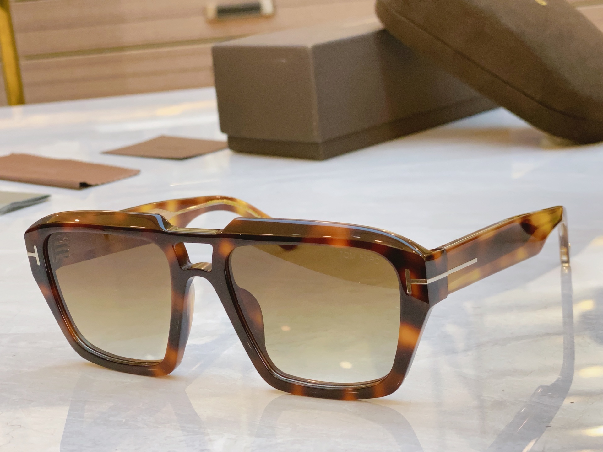 ，【TOM FOR*】汤姆*福特新款太阳镜🕶️，MODEL：FT1202，SIZE：56口19-140