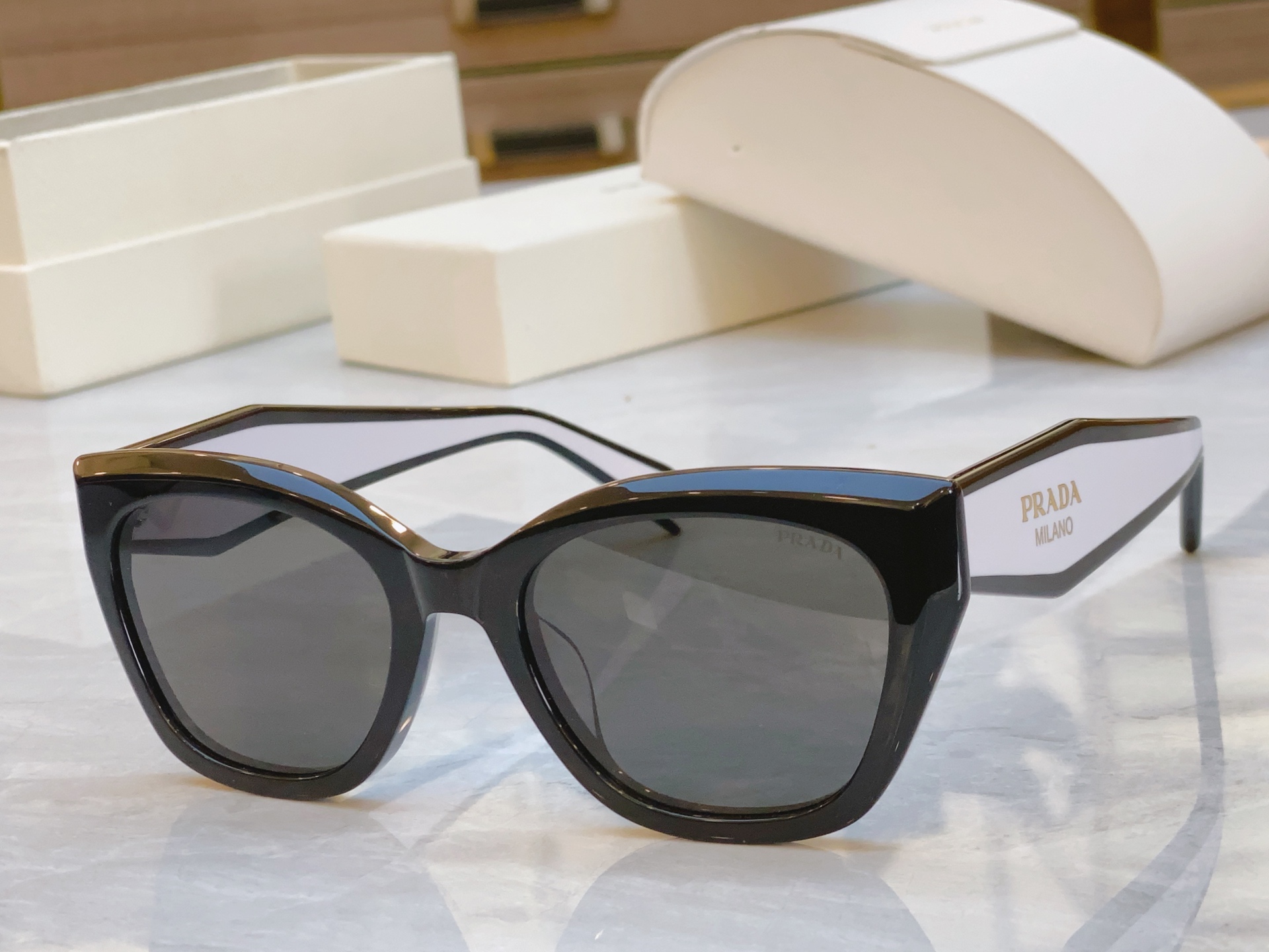 ，【PRAD*】普拉*达新款太阳镜🕶️，MODEL：PR31S，SIZE：53口21-145