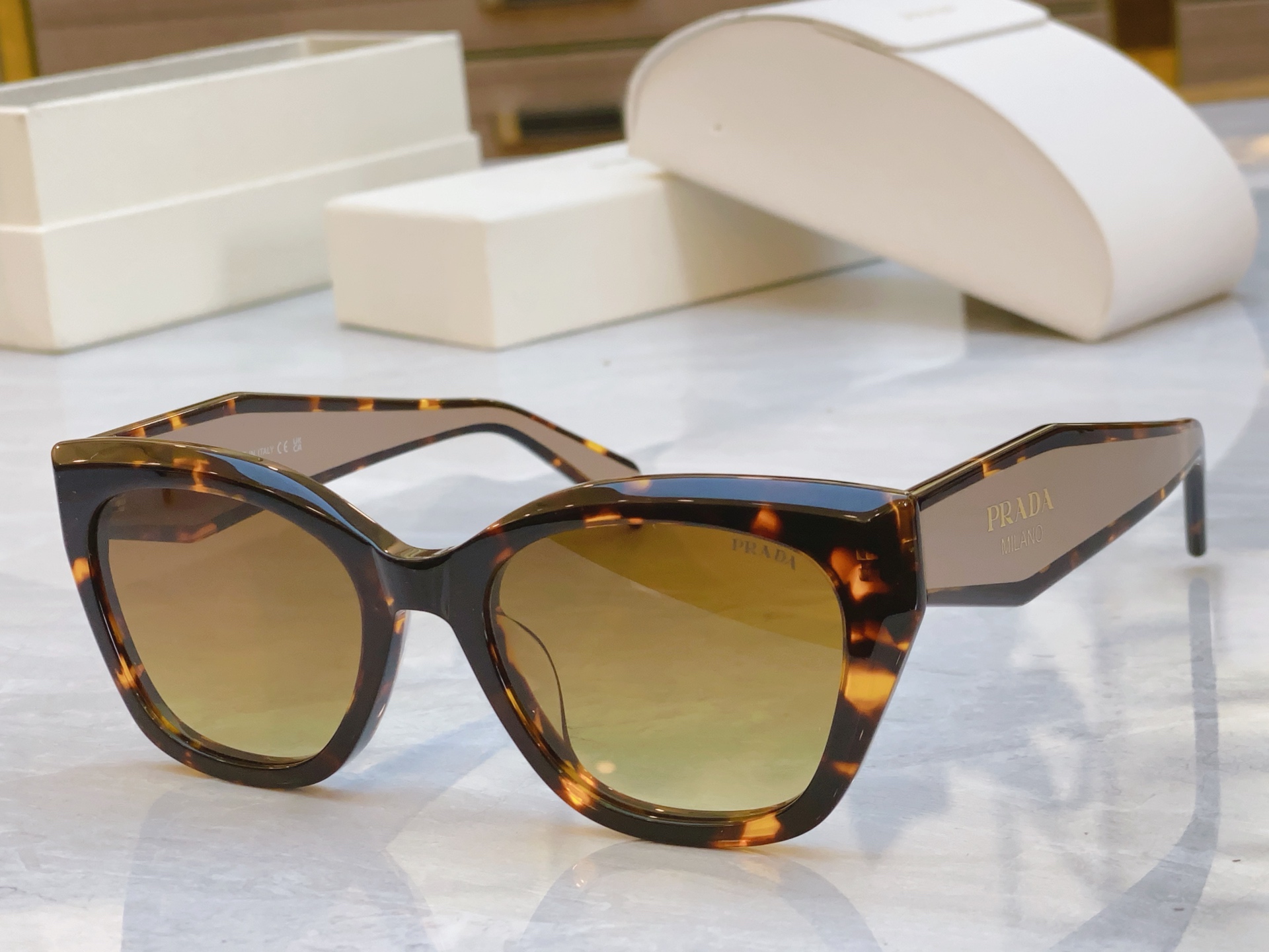 ，【PRAD*】普拉*达新款太阳镜🕶️，MODEL：PR31S，SIZE：53口21-145