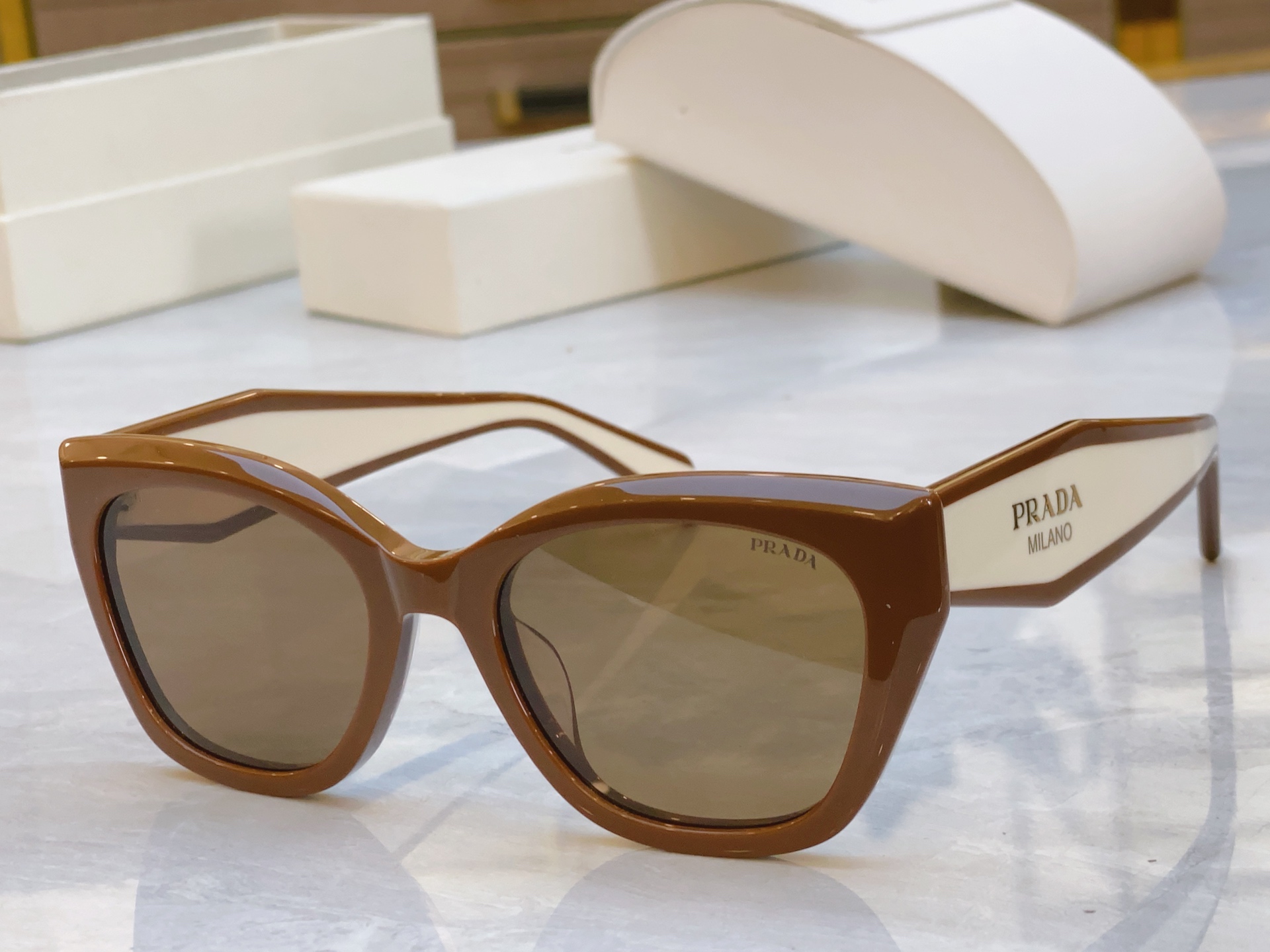 ，【PRAD*】普拉*达新款太阳镜🕶️，MODEL：PR31S，SIZE：53口21-145