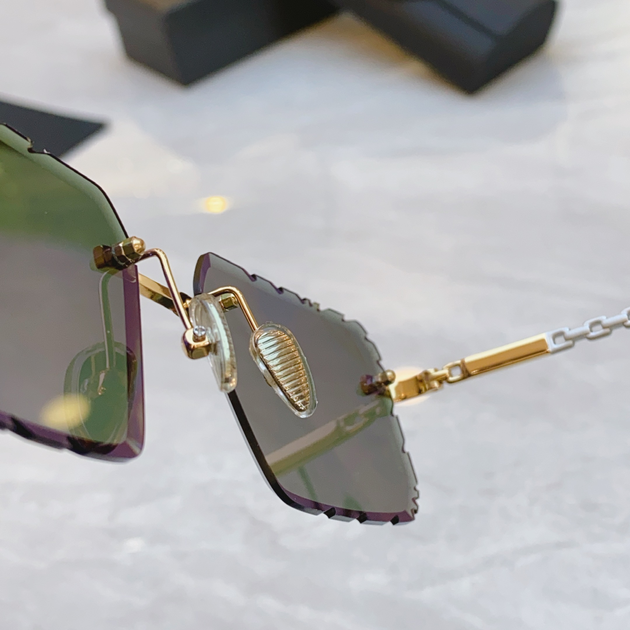 ，【FRE*】新款太阳镜，MODEL：FG50143U，SIZE：59口17-145