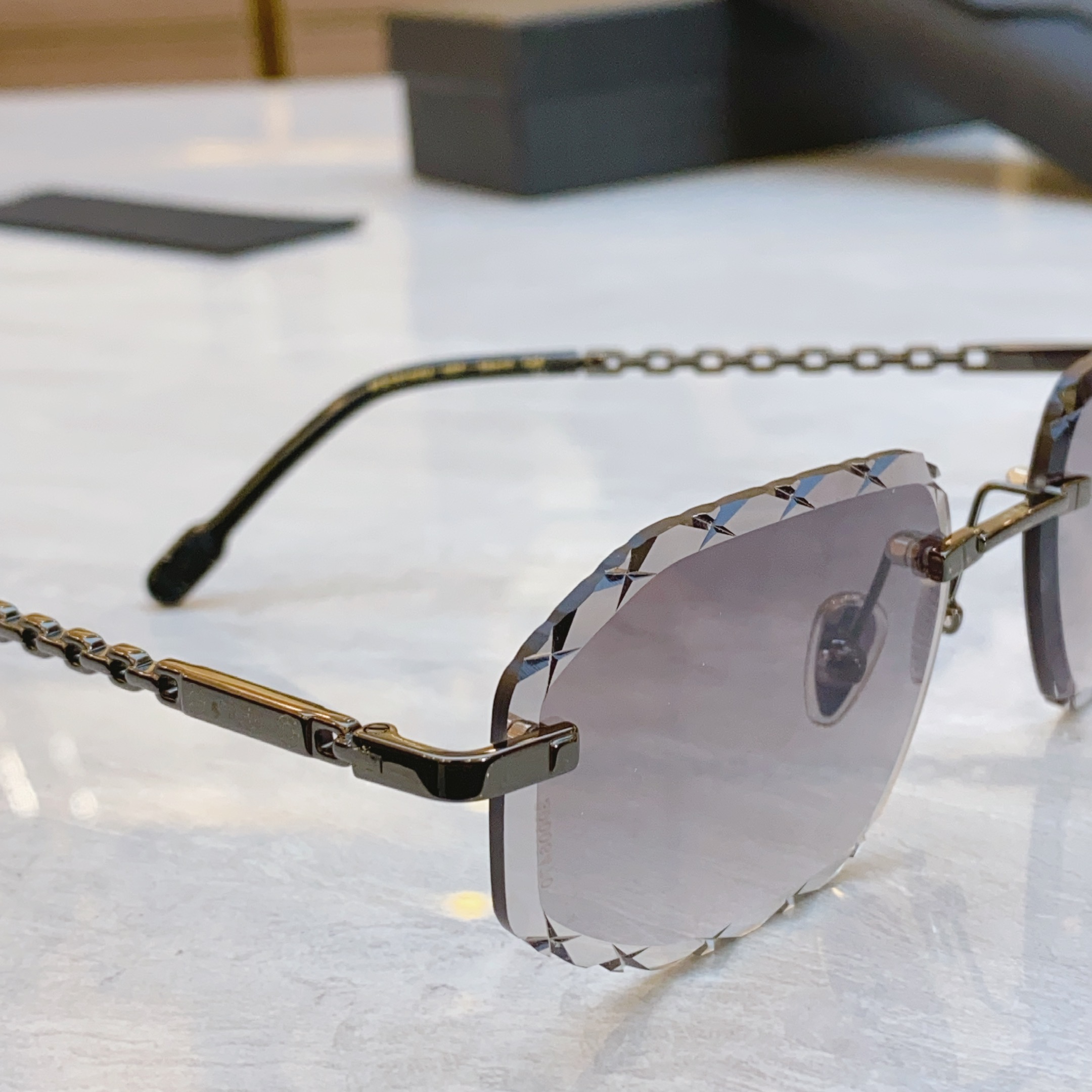 ，【FRE*】新款太阳镜，MODEL：FG50144U，SIZE：58口17-145