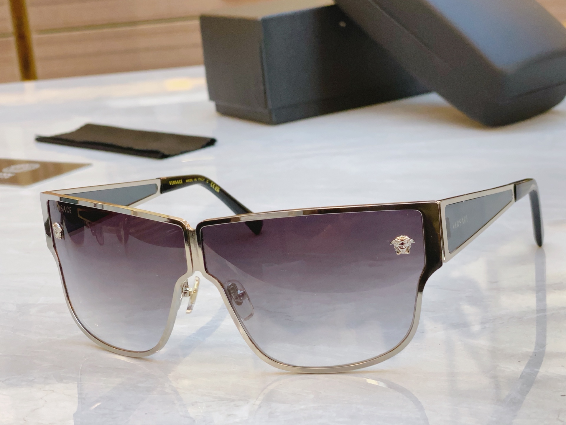 ，【VERSAC*】范思*哲新款太阳镜，MODEL：VE2206，SIZE：69口5-135