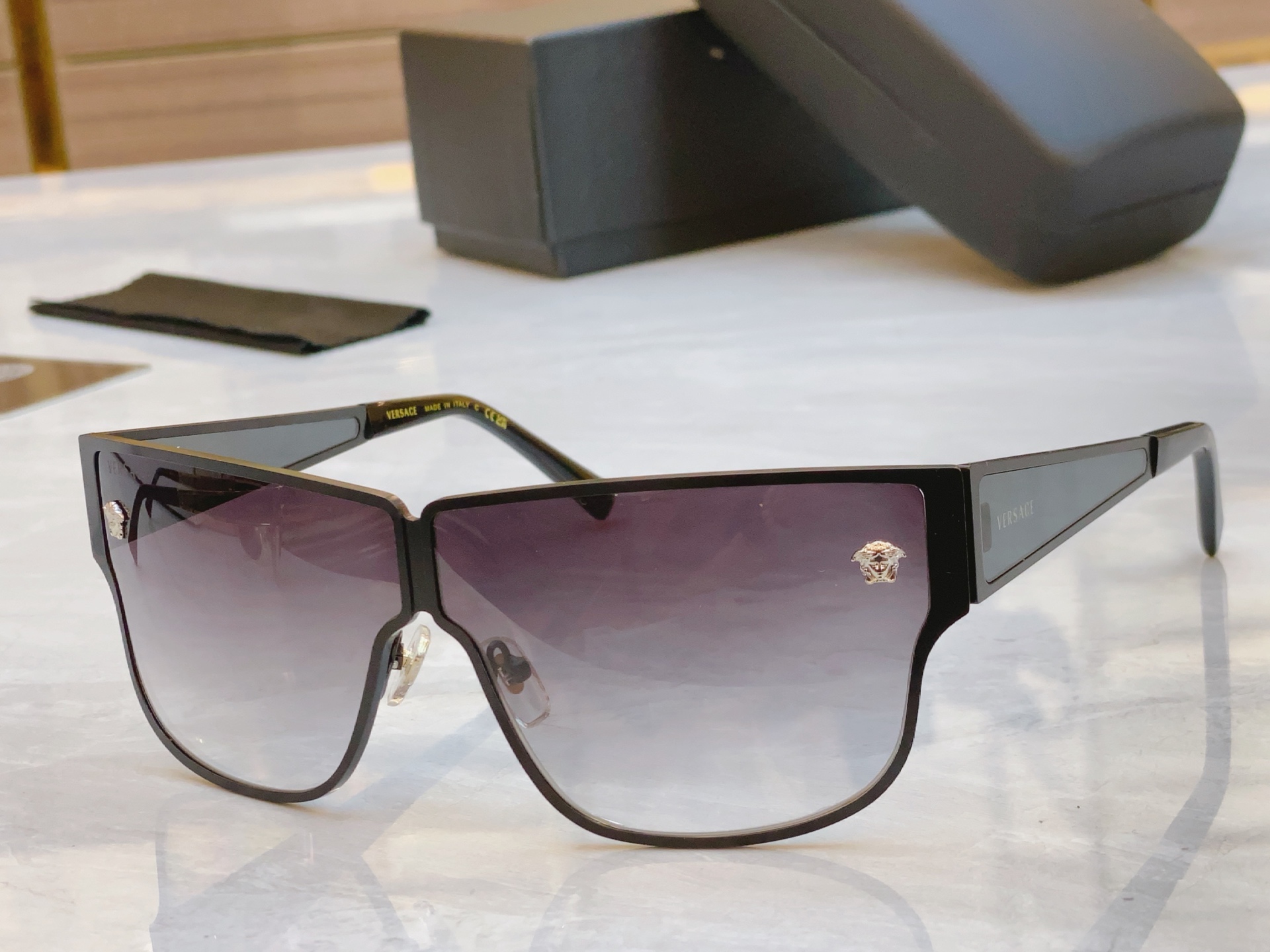 ，【VERSAC*】范思*哲新款太阳镜，MODEL：VE2206，SIZE：69口5-135