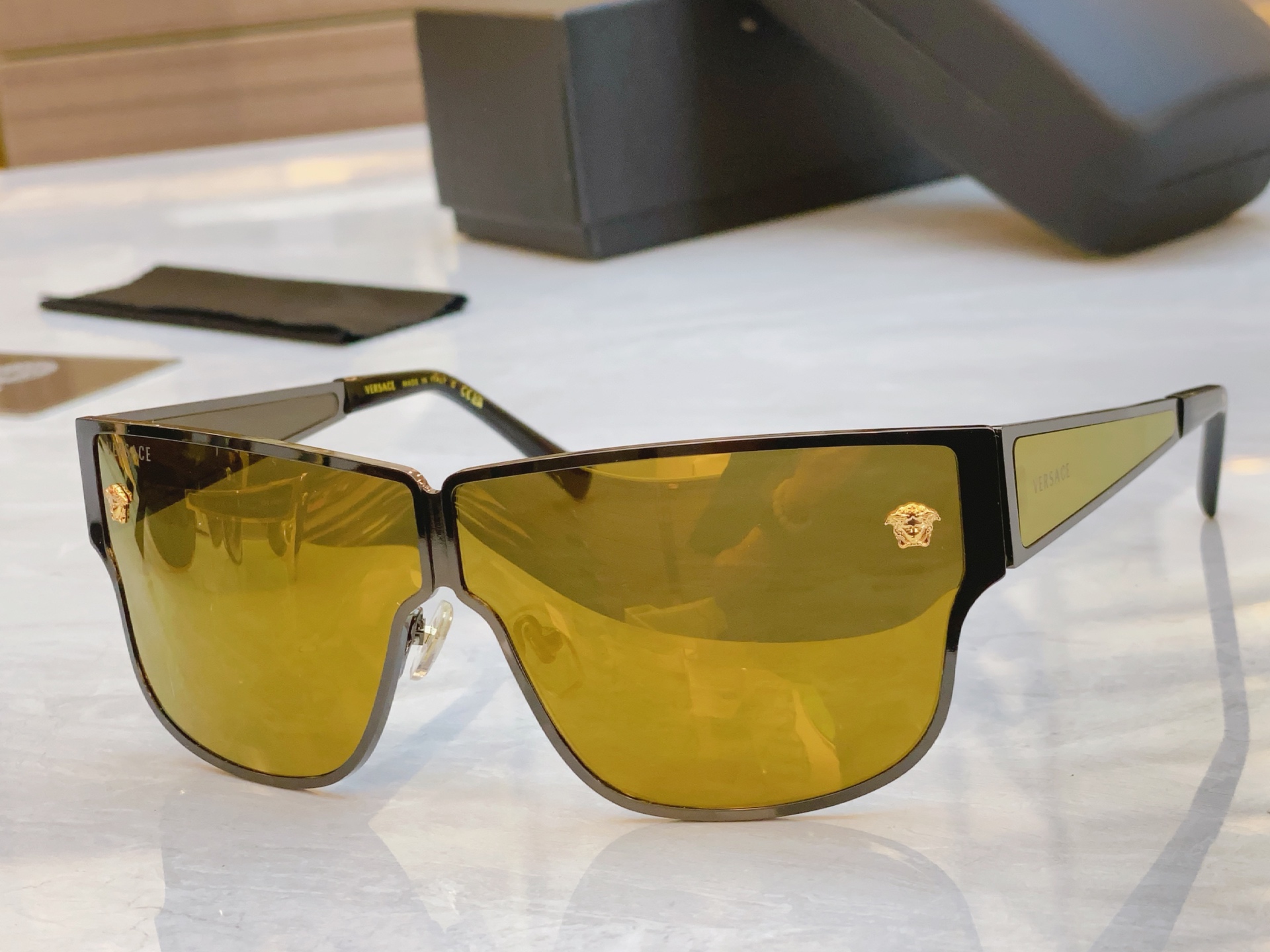 ，【VERSAC*】范思*哲新款太阳镜，MODEL：VE2206，SIZE：69口5-135