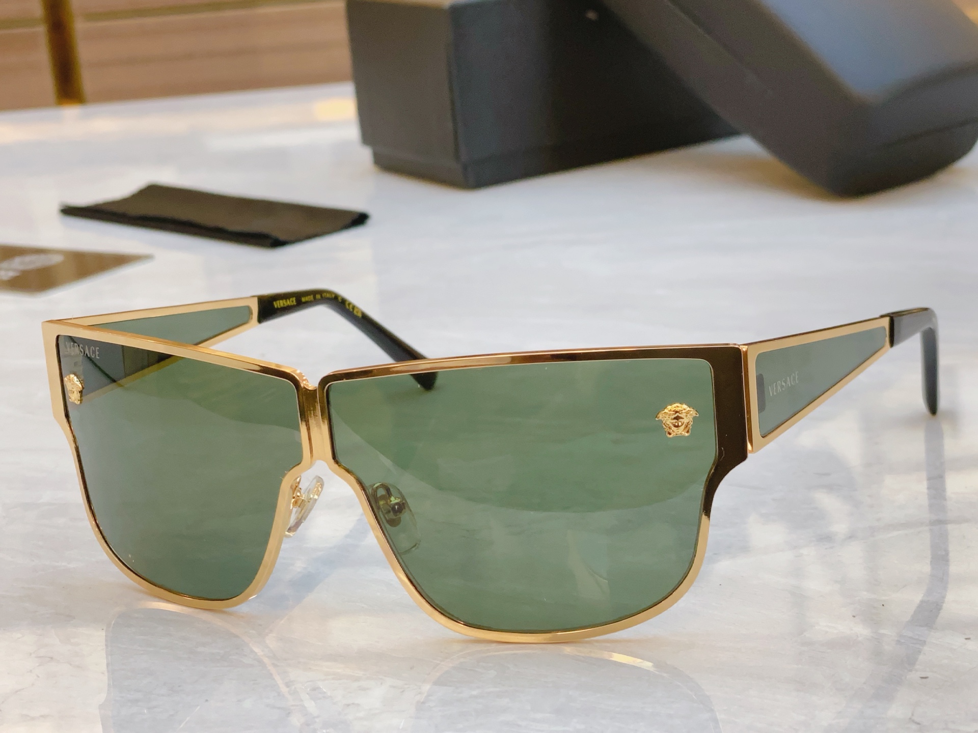 ，【VERSAC*】范思*哲新款太阳镜，MODEL：VE2206，SIZE：69口5-135