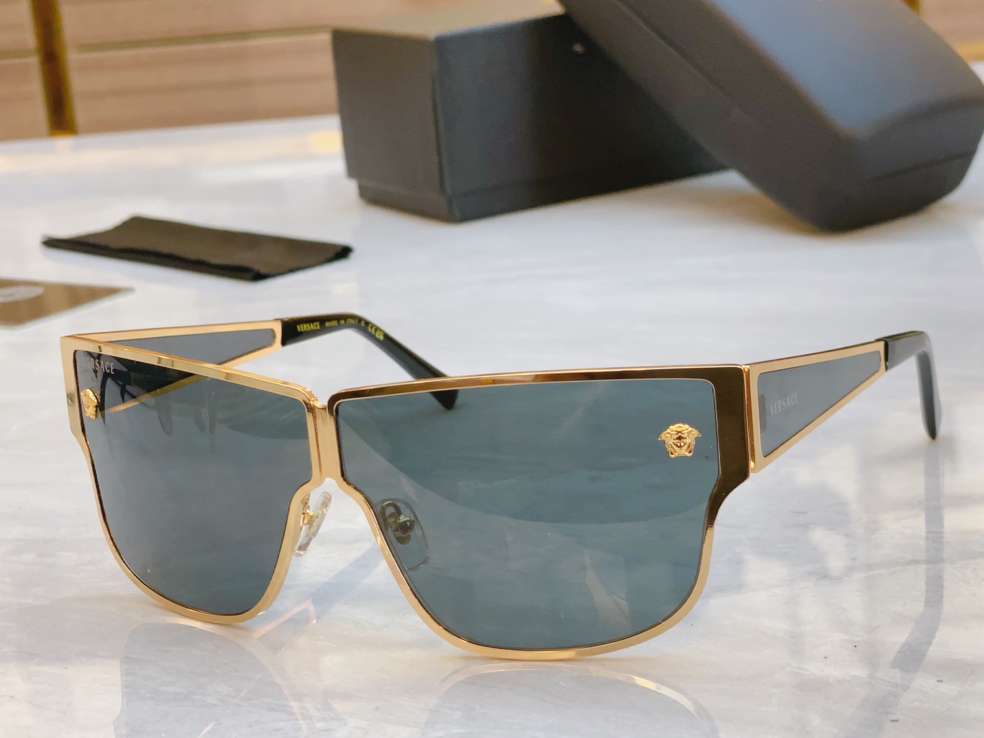 ，【VERSAC*】范思*哲新款太阳镜，MODEL：VE2206，SIZE：69口5-135