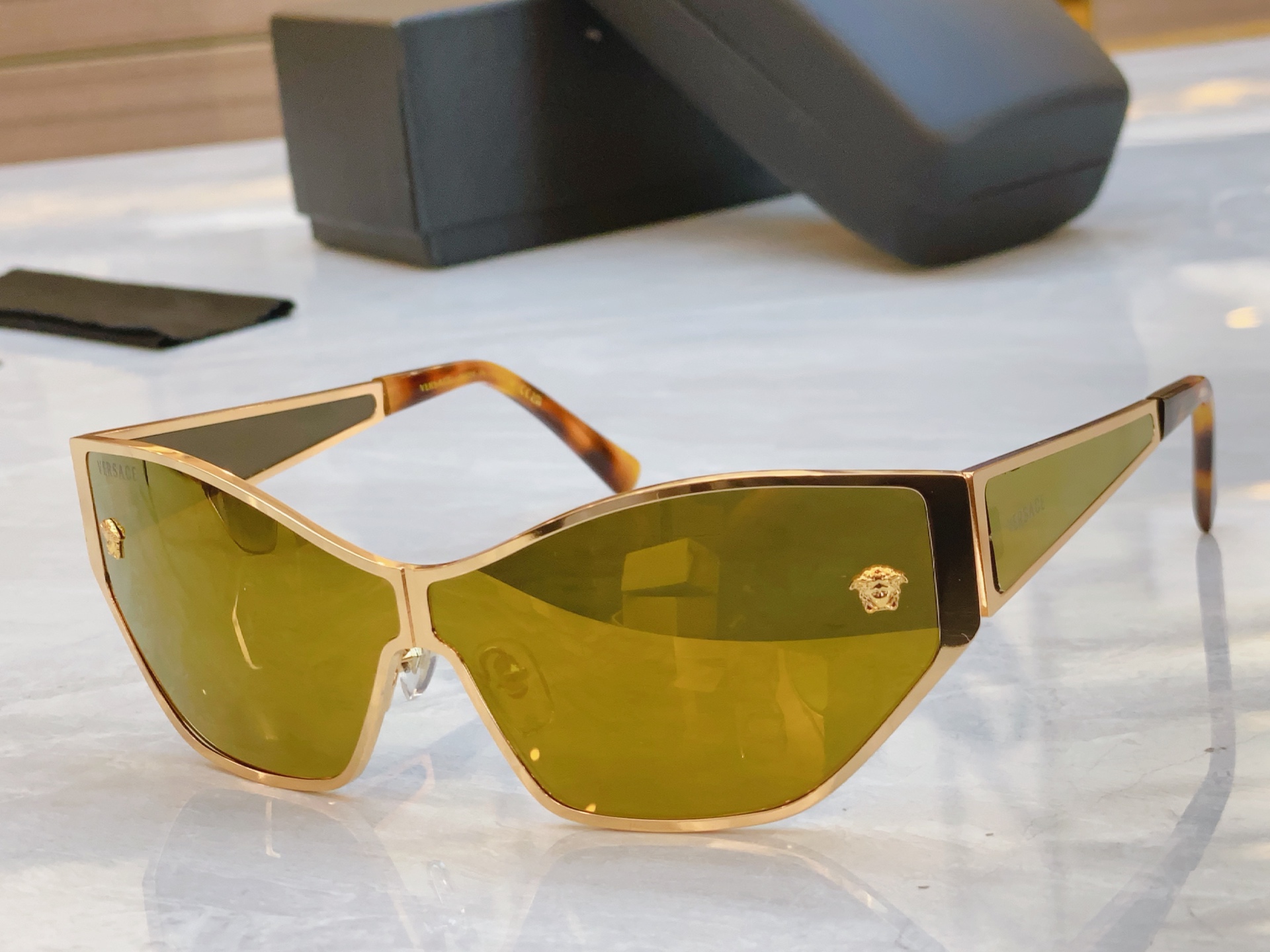 ，【VERSAC*】范思*哲新款太阳镜，MODEL：VE2205，SIZE：68口4-135