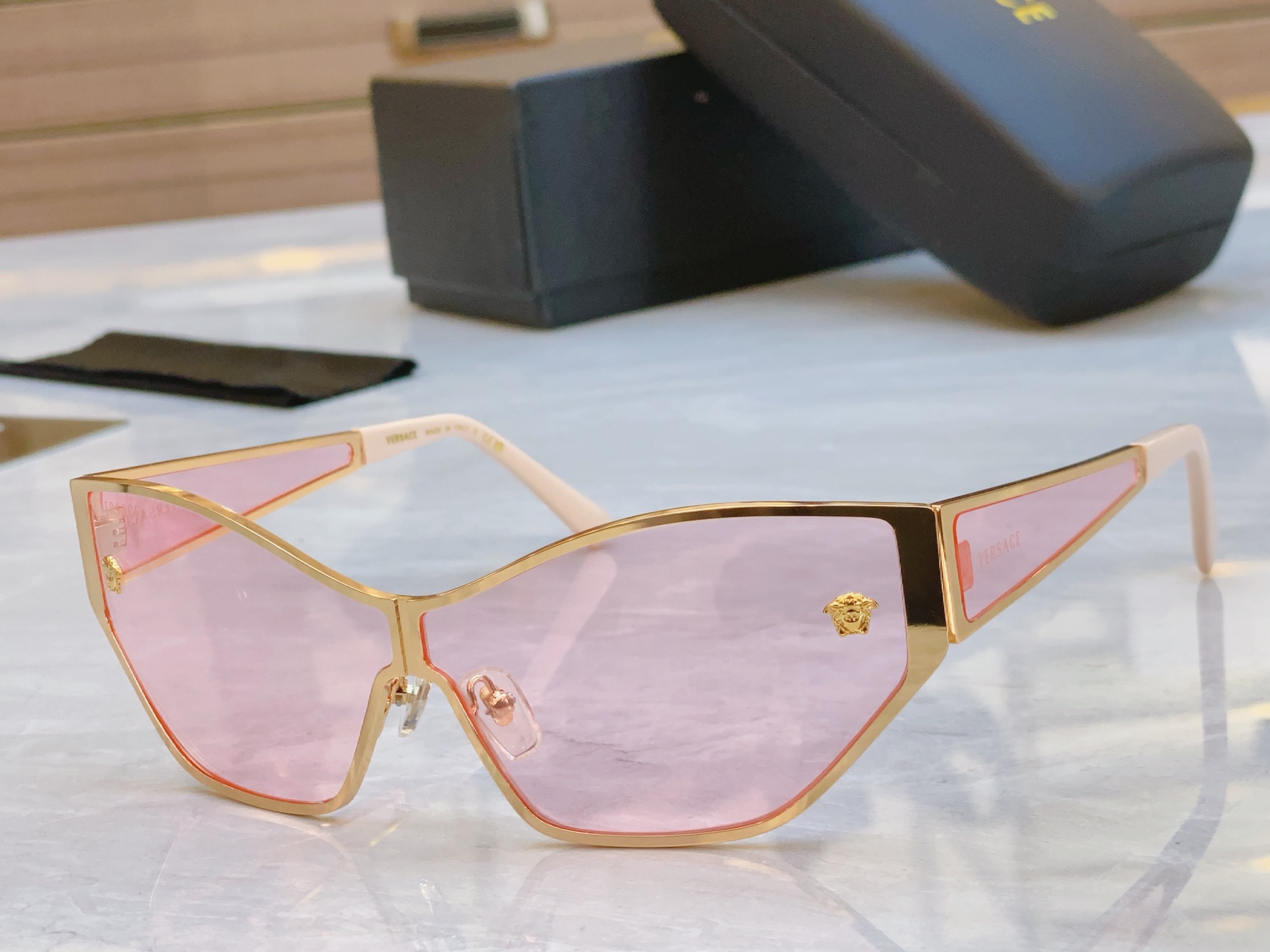 ，【VERSAC*】范思*哲新款太阳镜，MODEL：VE2205，SIZE：68口4-135