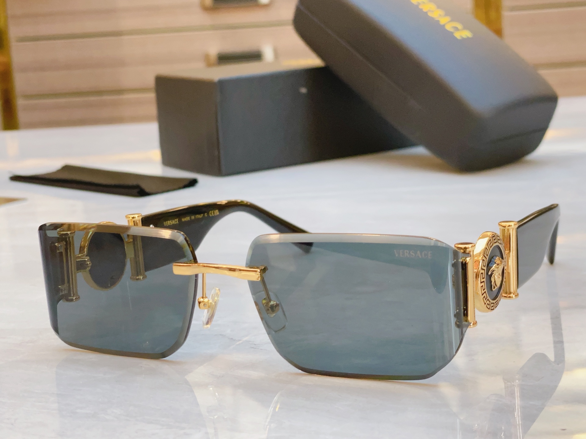 NO:253561,,【VERSAC*】Van Sizhe's new sunglasses, MODELVE6772, SIZE63-mouth 17-138 glasses, sunglasses, sunglasses, glasses, versace, versace19860909,【VERSAC*】范思*哲新款太阳镜,MODELVE6772,SIZE63口17-138眼镜墨镜太阳镜,眼镜,versace,versace,glasses