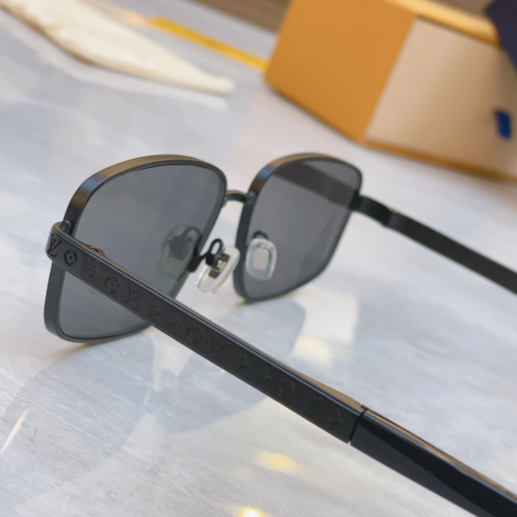 ，【LOUIS VUITTO*】路易*威登新款太阳镜，MODEL：Z2042U，SIZE：58口16-1