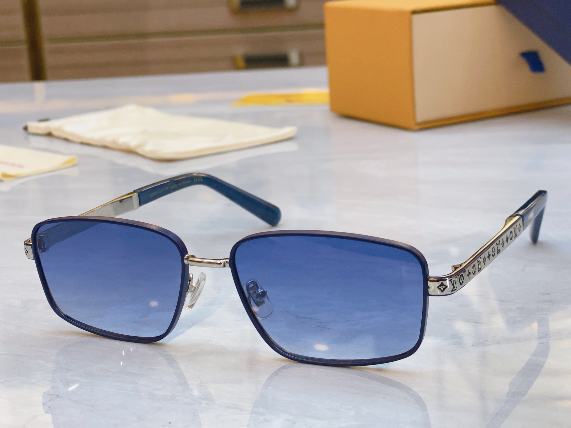 ，【LOUIS VUITTO*】路易*威登新款太阳镜，MODEL：Z2042U，SIZE：58口16-1