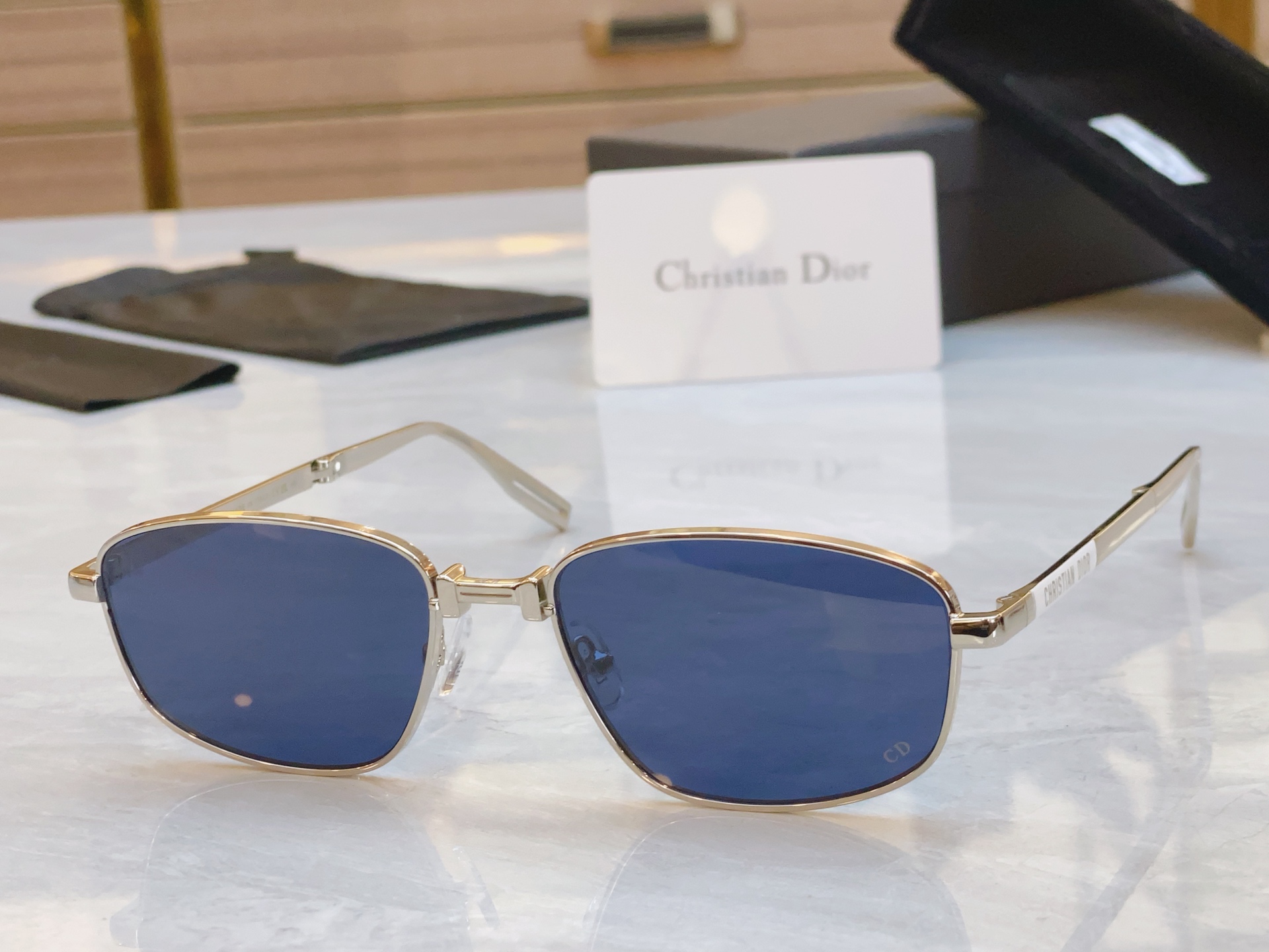 ，【DIO* 】迪*奥新款折叠太阳镜，
MODEL：DIOR90A1U，SIZE：58口18-145