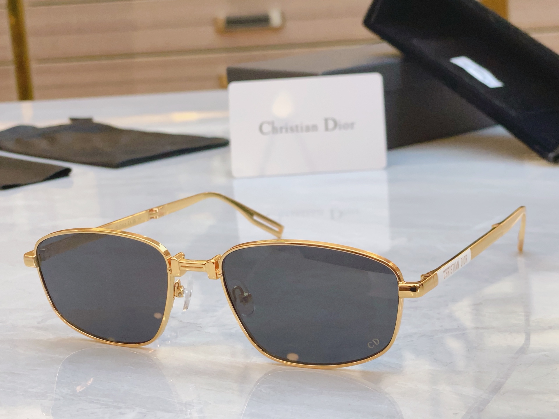 ，【DIO* 】迪*奥新款折叠太阳镜，
MODEL：DIOR90A1U，SIZE：58口18-145