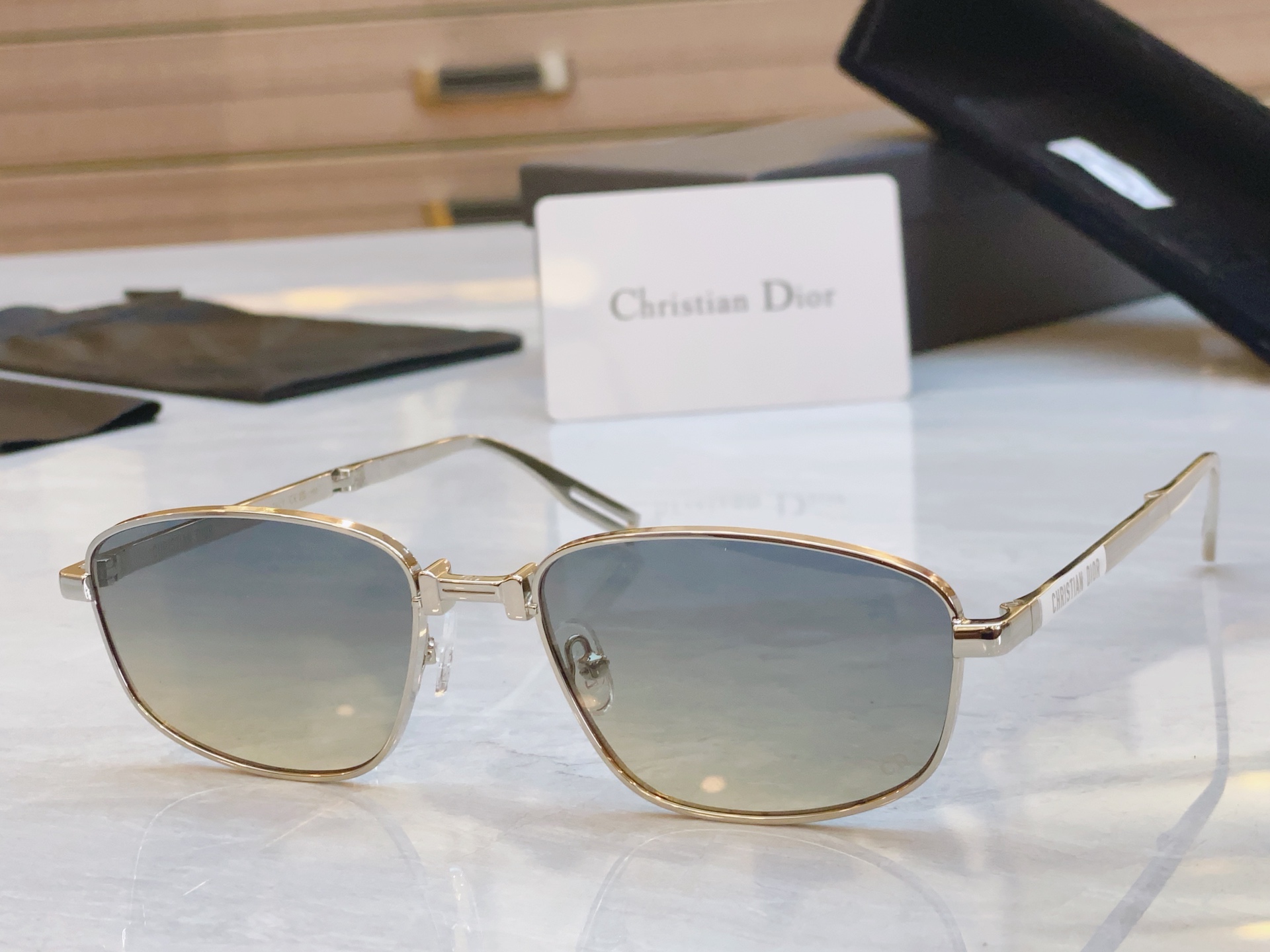 ，【DIO* 】迪*奥新款折叠太阳镜，
MODEL：DIOR90A1U，SIZE：58口18-145