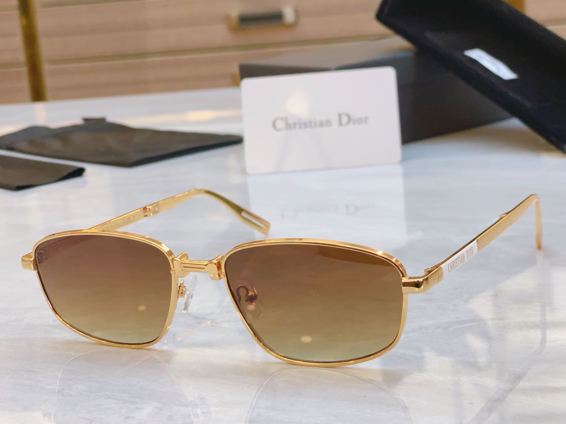 ，【DIO* 】迪*奥新款折叠太阳镜，
MODEL：DIOR90A1U，SIZE：58口18-145