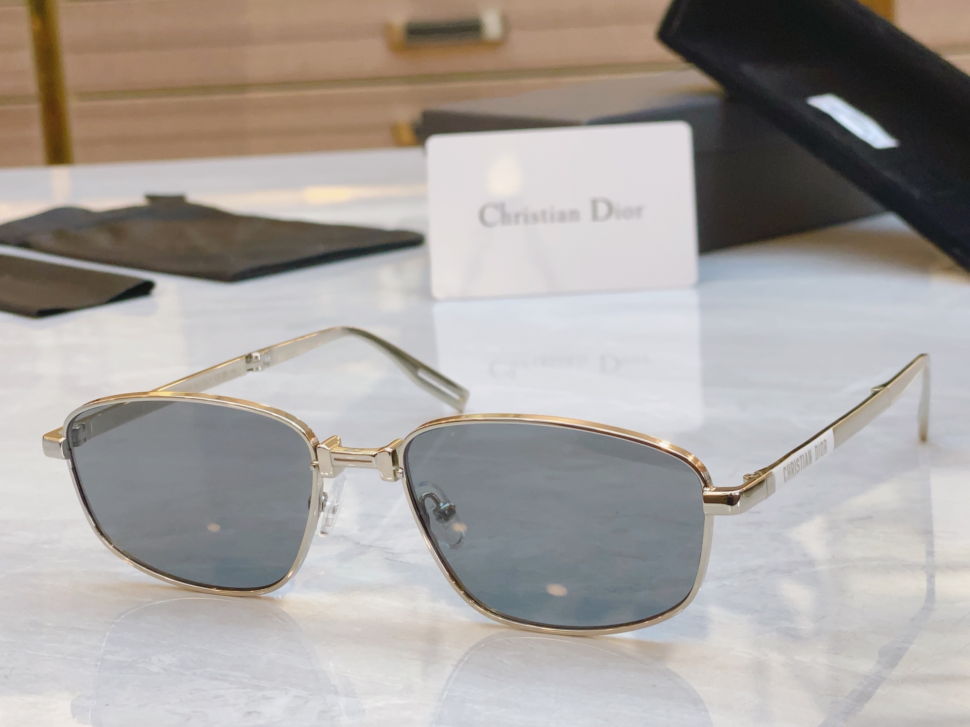 ，【DIO* 】迪*奥新款折叠太阳镜，
MODEL：DIOR90A1U，SIZE：58口18-145