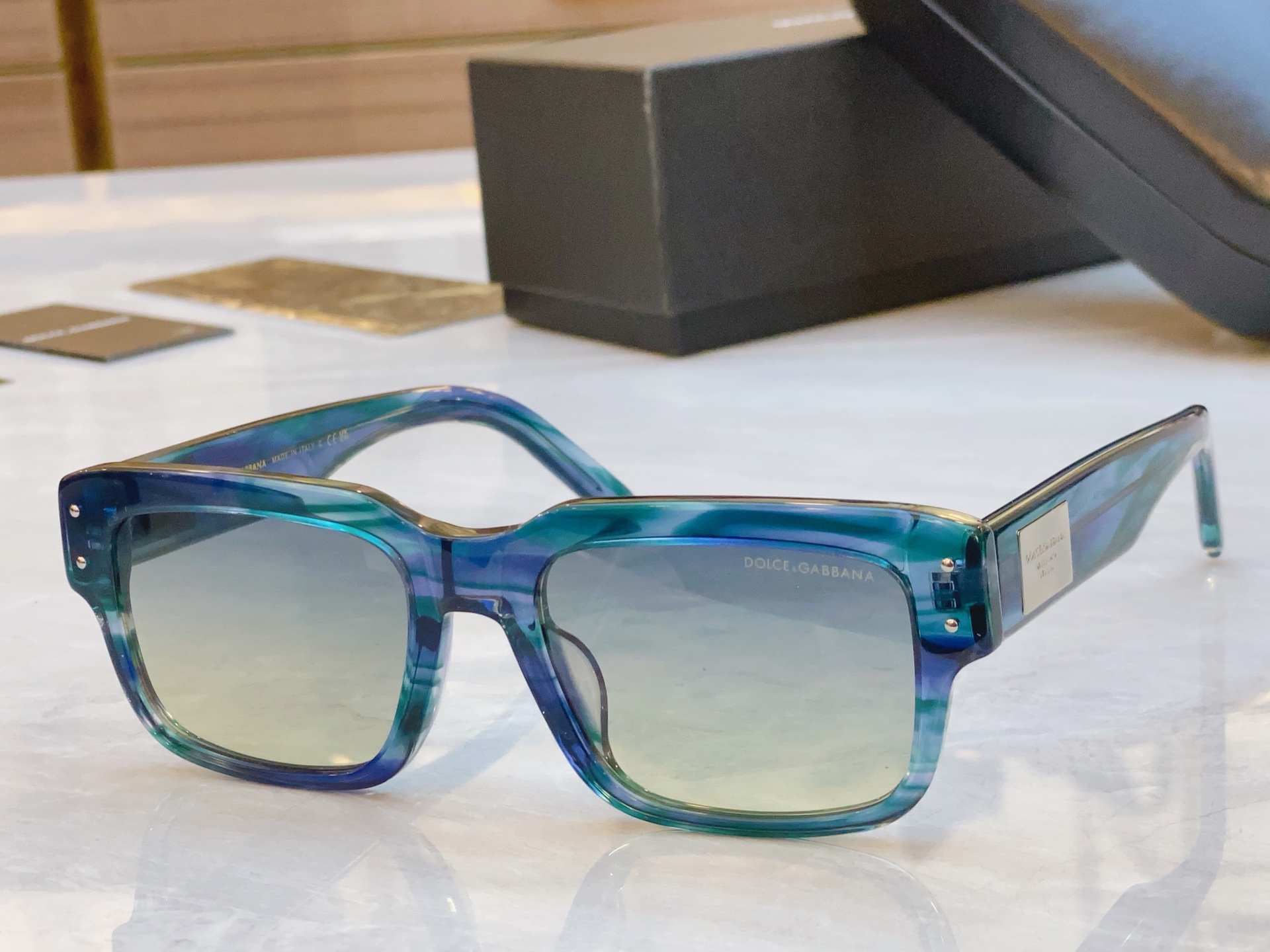 ，【DOLCE & GABBAN*】D*G新款太阳镜，MODEL：DG6682，SIZE：54口20-1