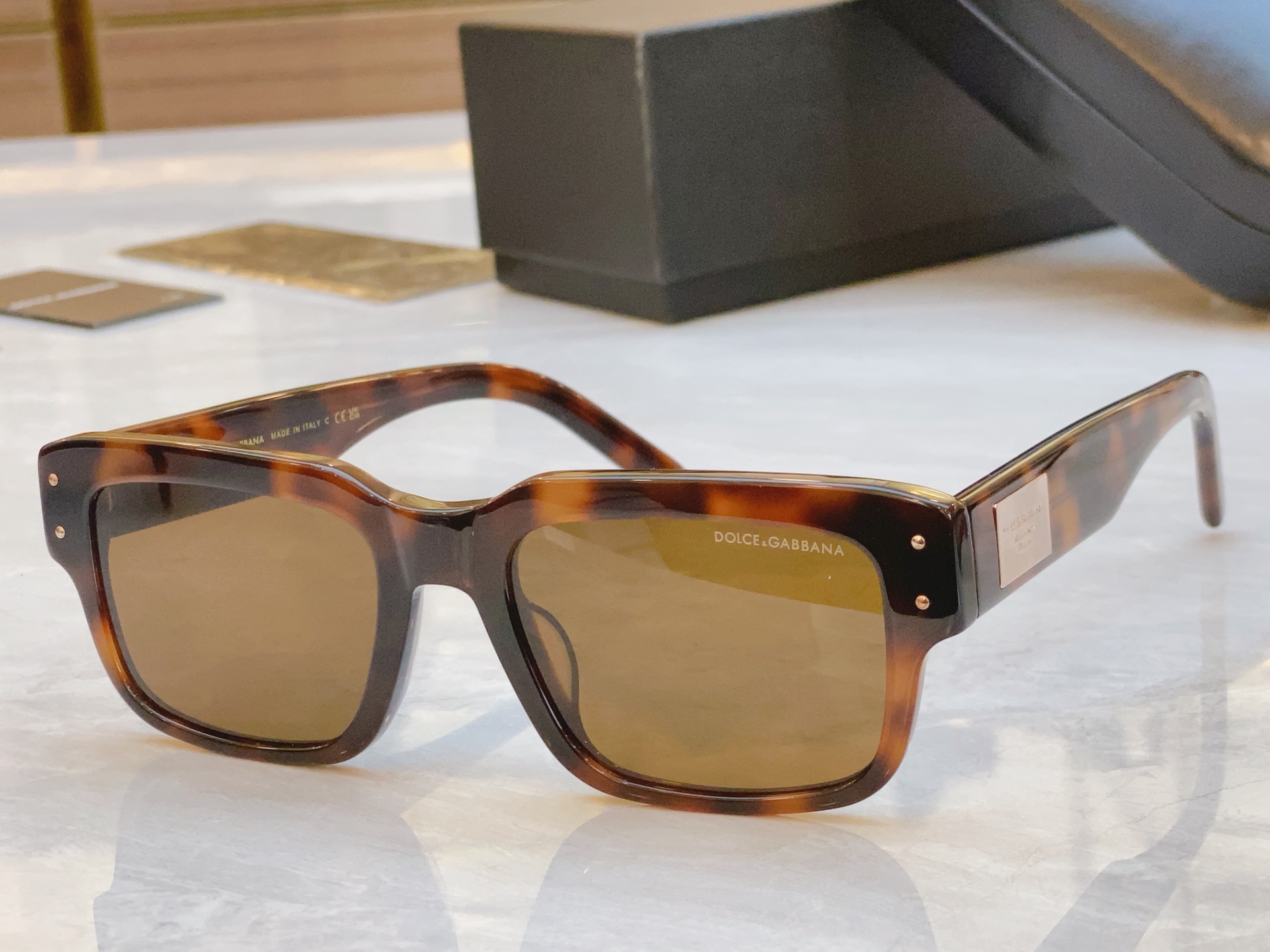，【DOLCE & GABBAN*】D*G新款太阳镜，MODEL：DG6682，SIZE：54口20-1
