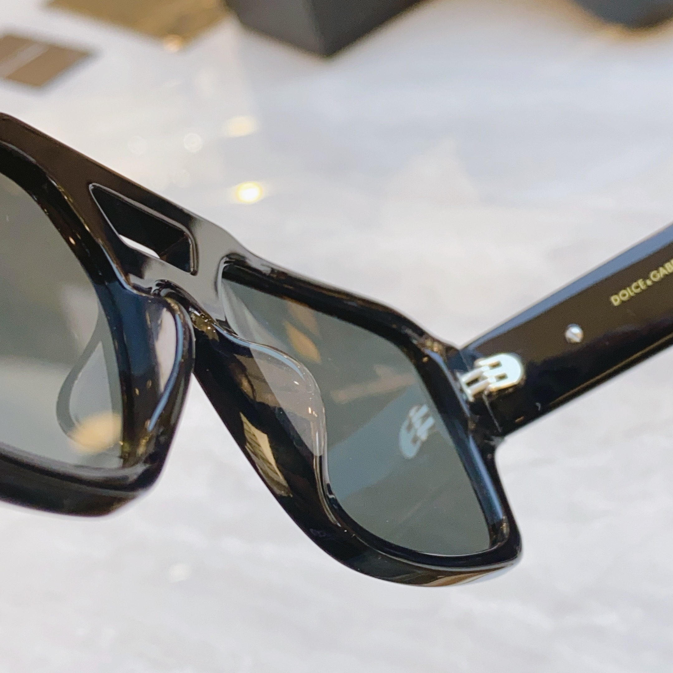 ，【DOLCE & GABBAN*】D*G新款太阳镜，MODEL：DG6683，SIZE：55口20-1