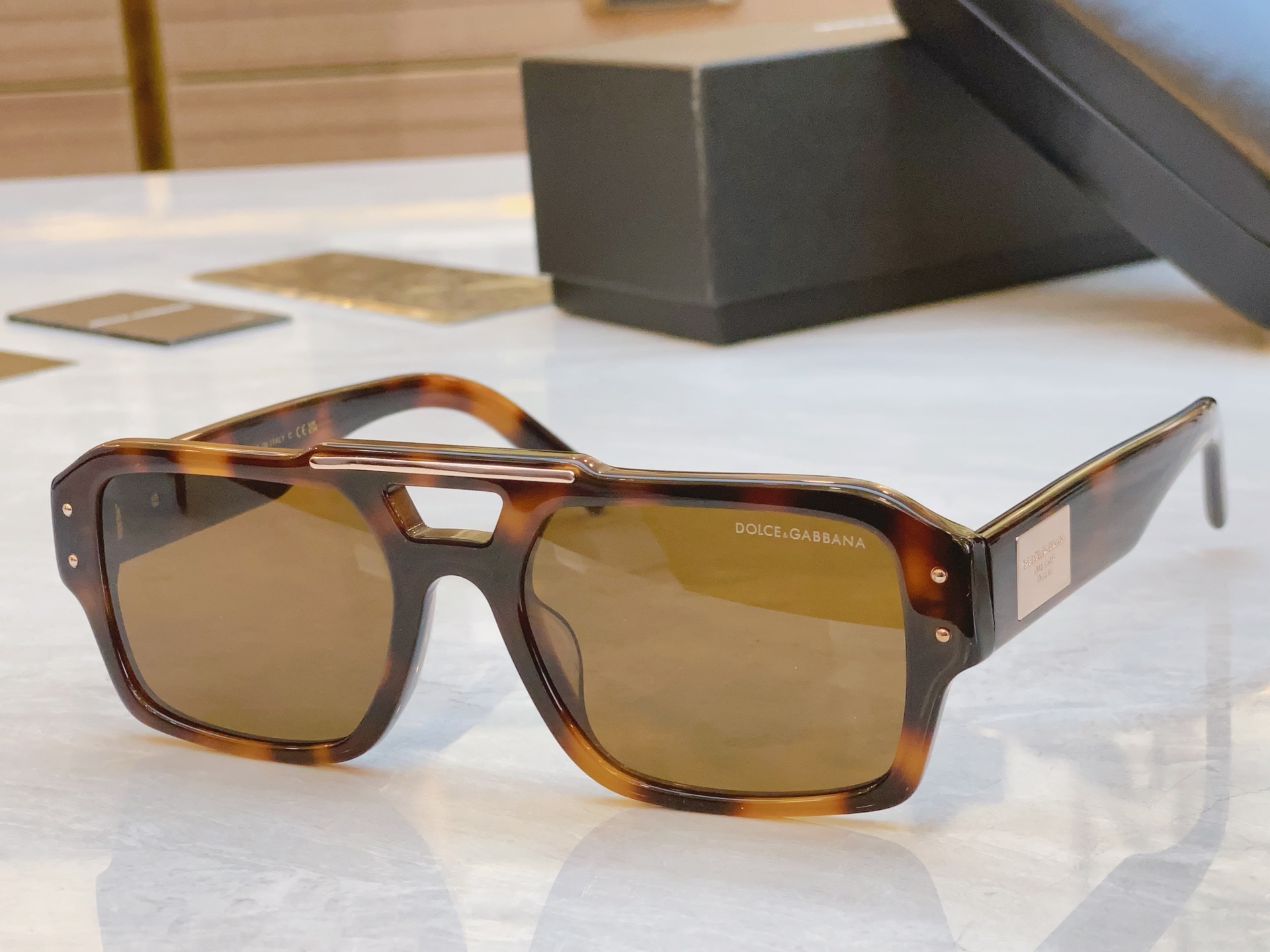 ，【DOLCE & GABBAN*】D*G新款太阳镜，MODEL：DG6683，SIZE：55口20-1