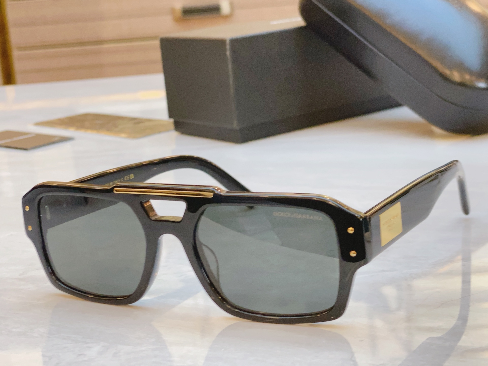 ，【DOLCE & GABBAN*】D*G新款太阳镜，MODEL：DG6683，SIZE：55口20-1