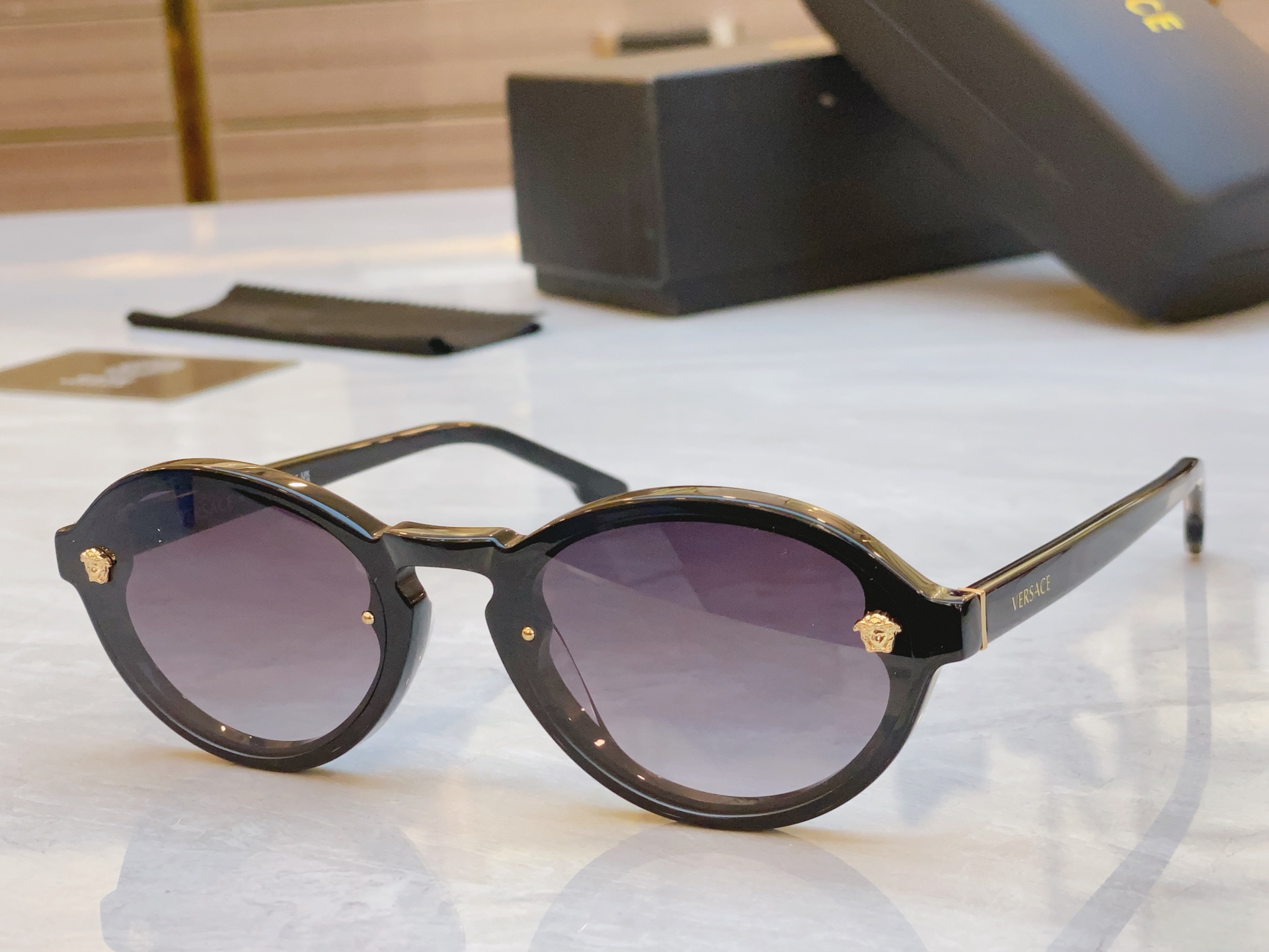 ，【VERSAC*】范思*哲新款太阳镜，MODEL：VE6772，SIZE：56口20-145