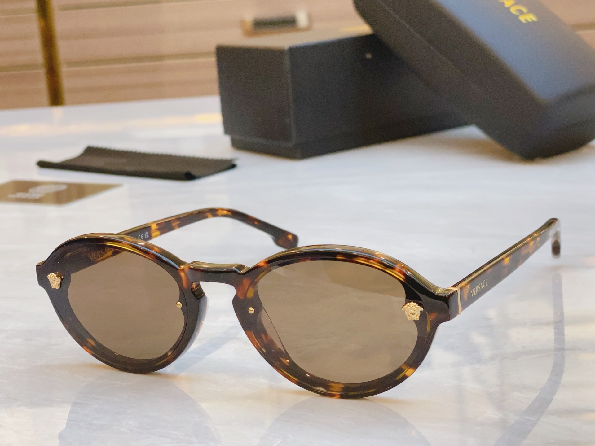 ，【VERSAC*】范思*哲新款太阳镜，MODEL：VE6772，SIZE：56口20-145