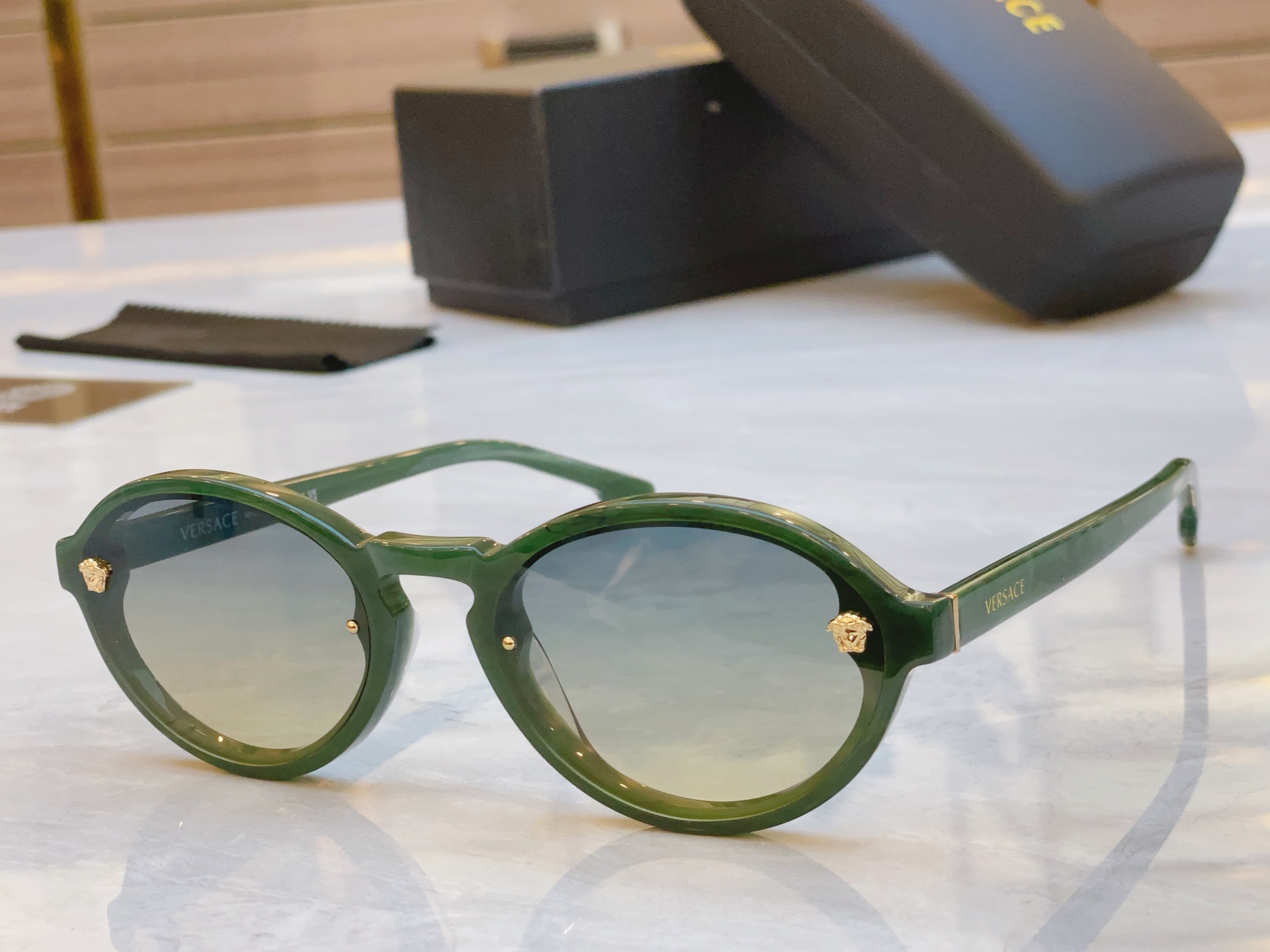 ，【VERSAC*】范思*哲新款太阳镜，MODEL：VE6772，SIZE：56口20-145